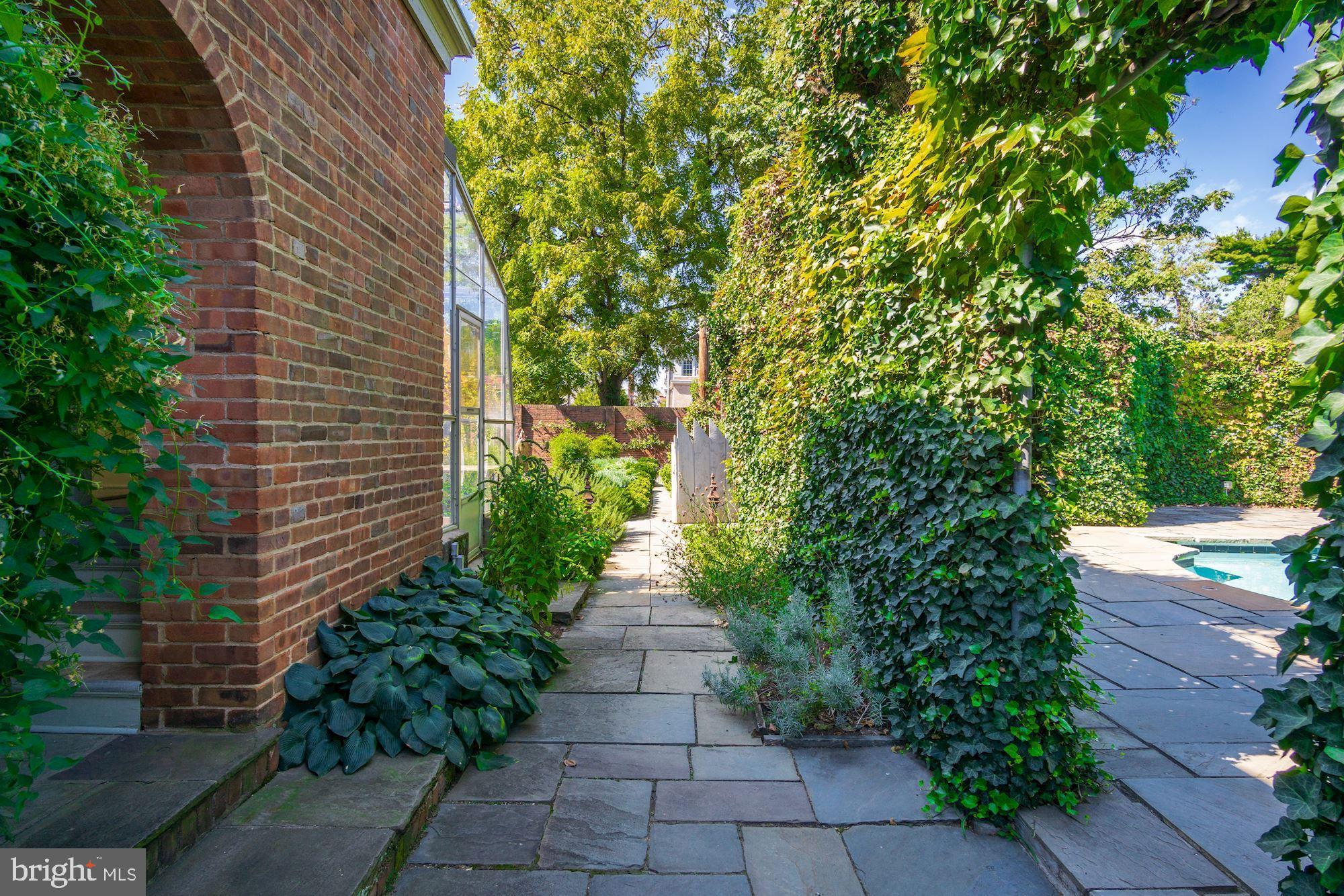 GEORGETOWN - Residential