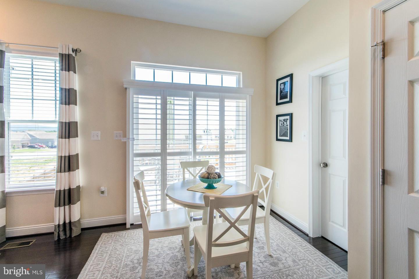 ARCADIA CHASE - Residential