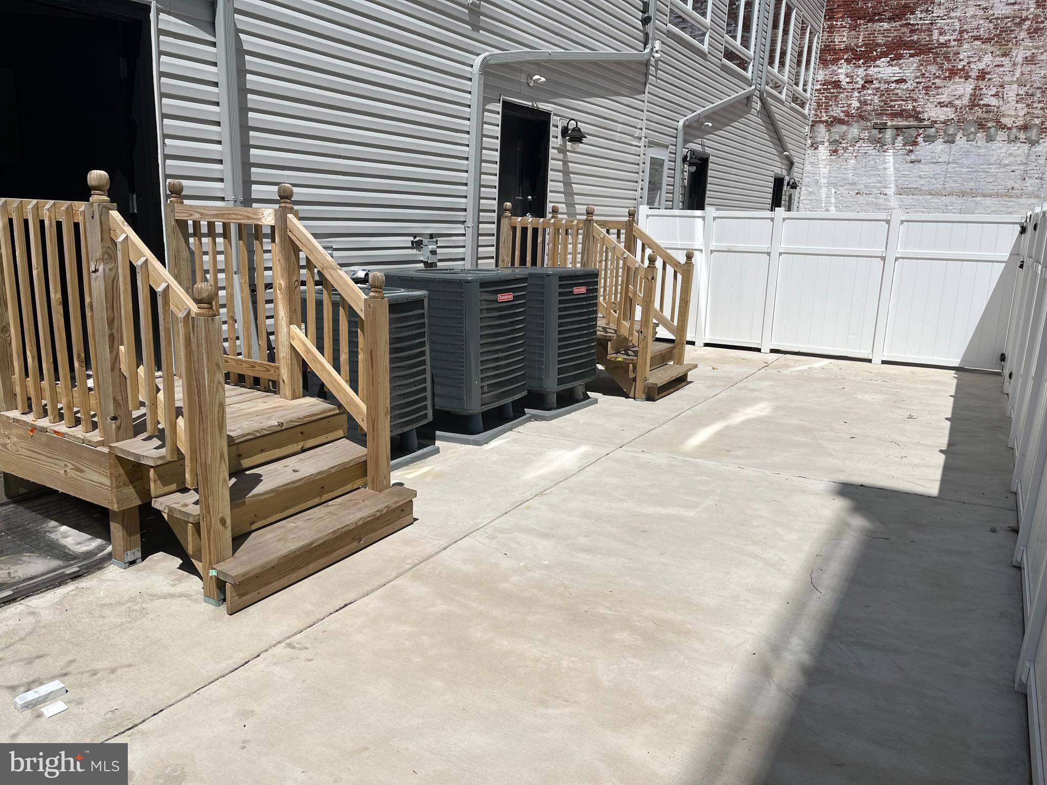 OLDE KENSINGTON - Residential Lease