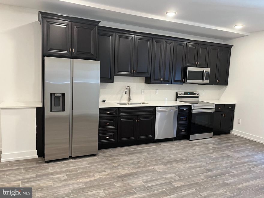 This brand new construction bi-level 1 bed/1.5 bath unit is ready for immediate move in just minutes walk to the Berks subway station! This gorgeous and spacious unit features hardwood floors, tons of natural light, nest thermostat, stainless steel appliances, washer and dryer, and a shared community backyard. This building is nestled on a quiet street and in the heart of Old Kensington, just minuted to Fishtown. The Berks train station is a 5 minute walk. Pizza Brain, Evil Genius Beer Company, Towey Playground, Human Robot, Suraya, & much more are all minutes away.
