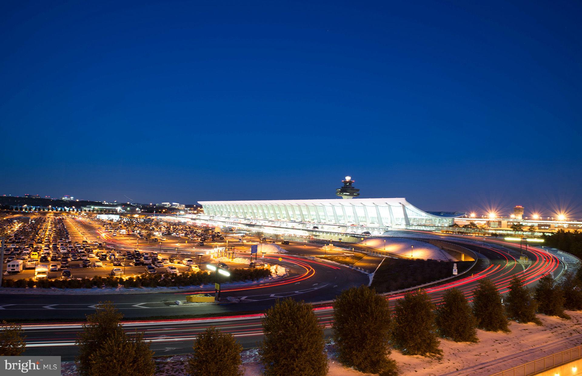 THE FLATS AT TYSONS - Residential