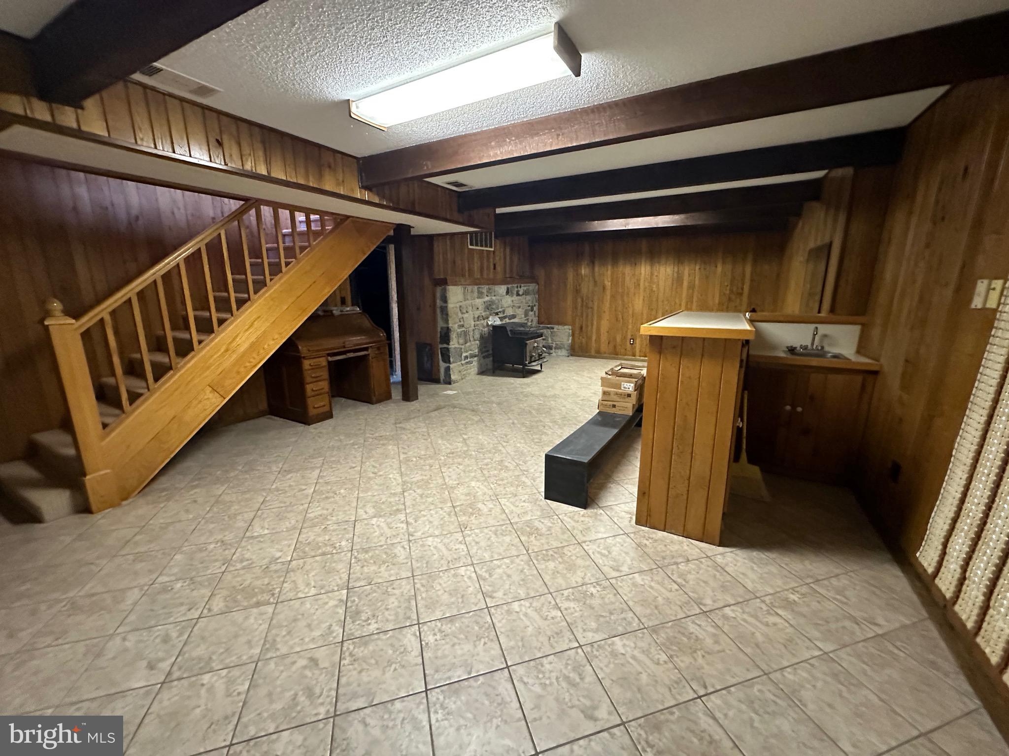 SHERWOOD FOREST/THORNY MEADOWS - Residential