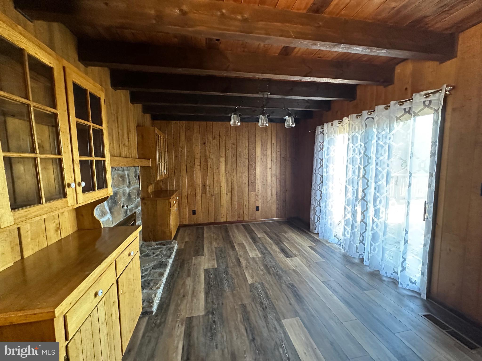 SHERWOOD FOREST/THORNY MEADOWS - Residential