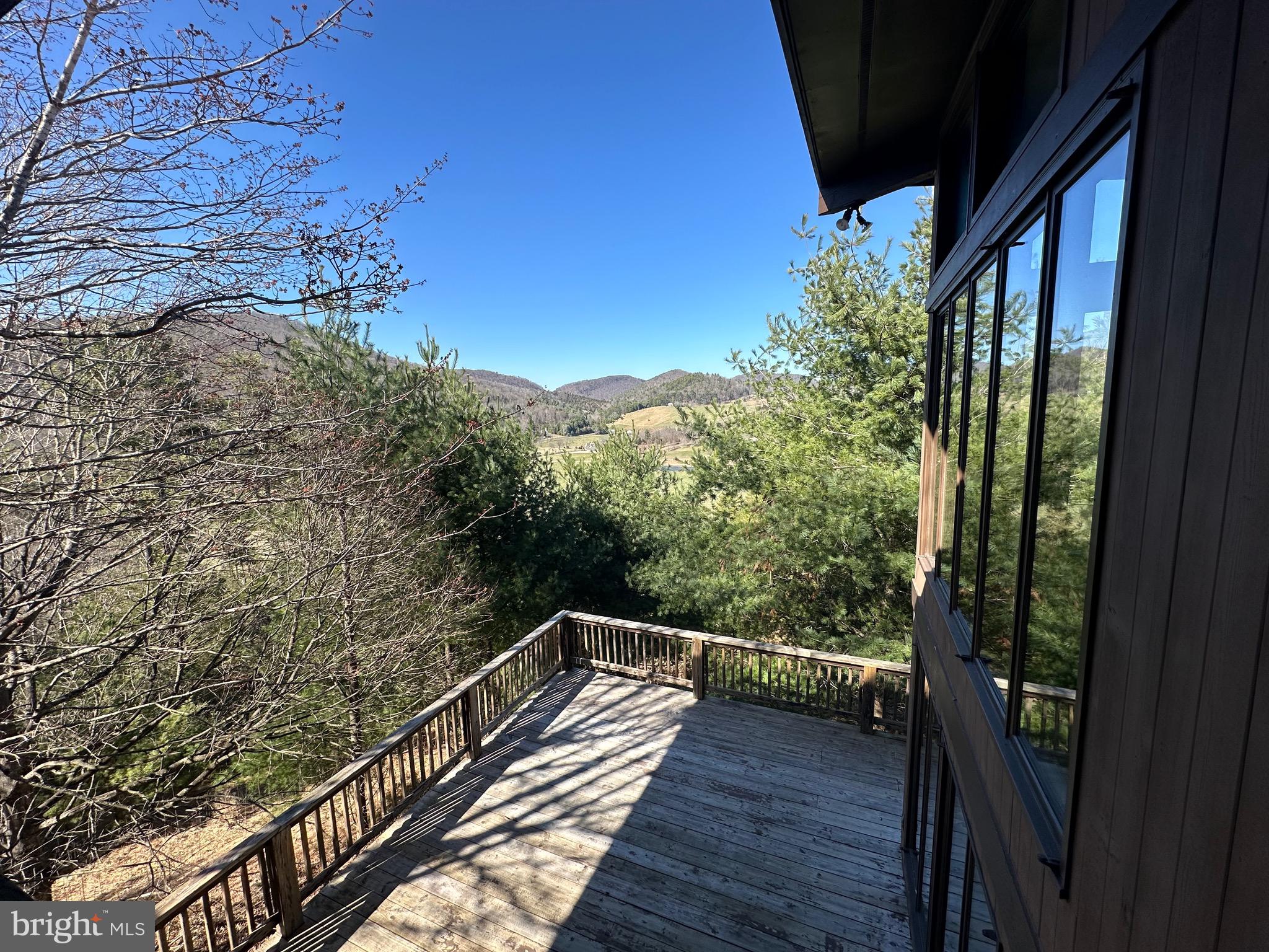 SHERWOOD FOREST/THORNY MEADOWS - Residential