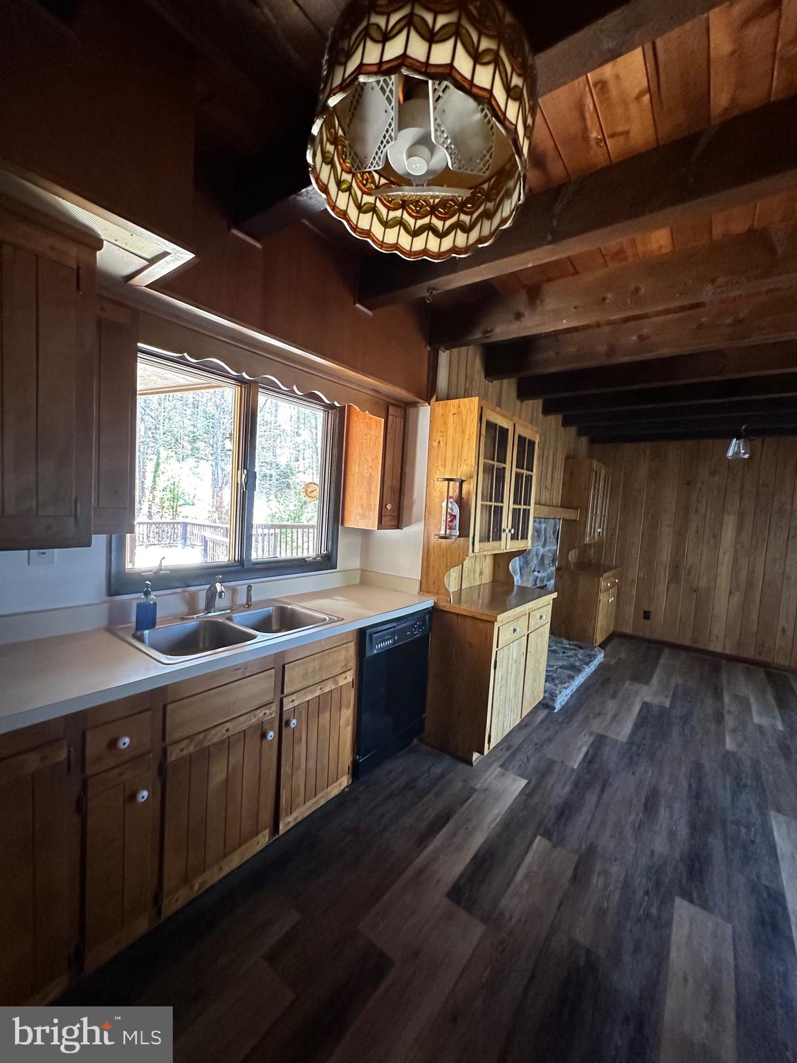 SHERWOOD FOREST/THORNY MEADOWS - Residential