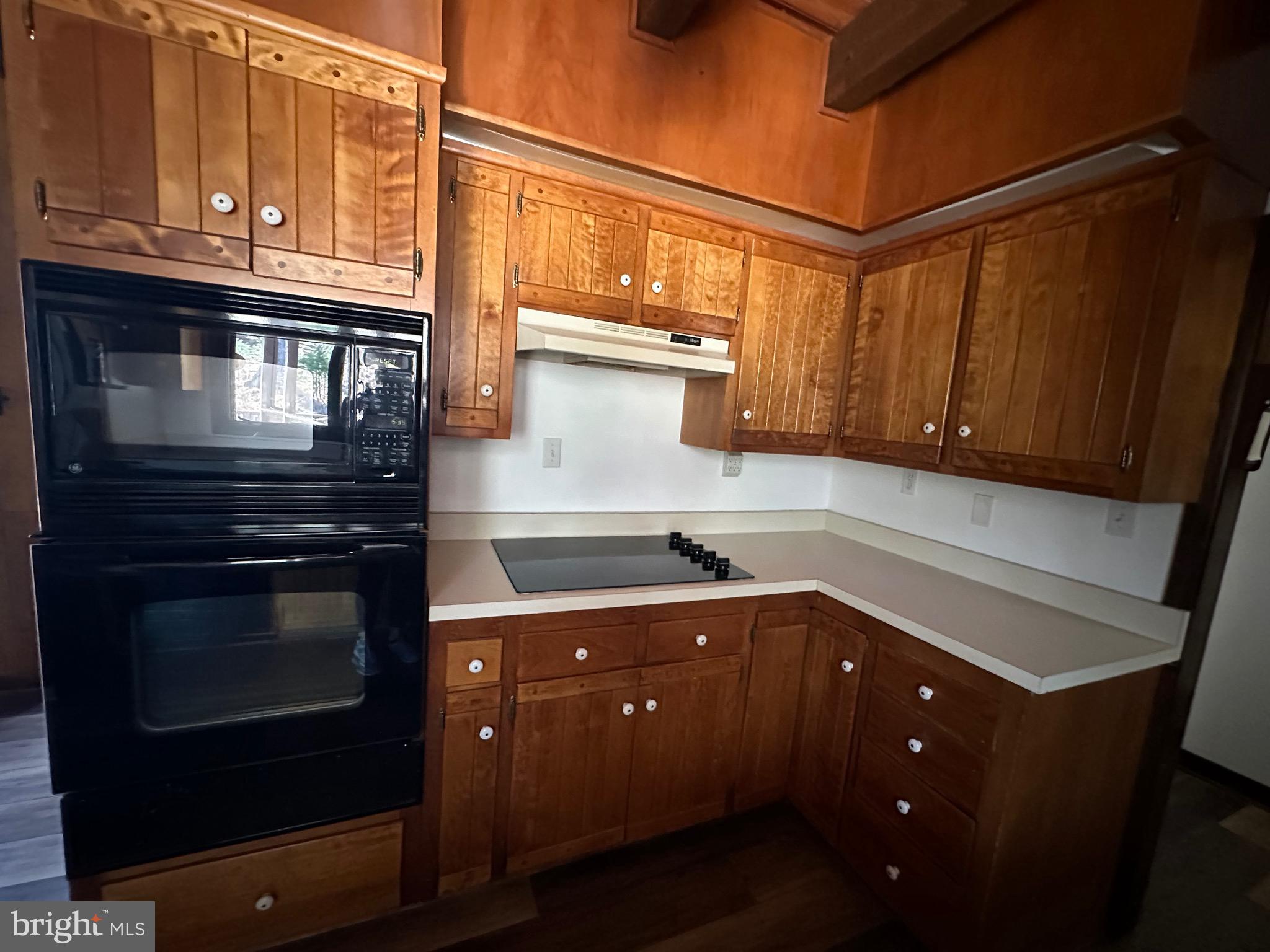 SHERWOOD FOREST/THORNY MEADOWS - Residential