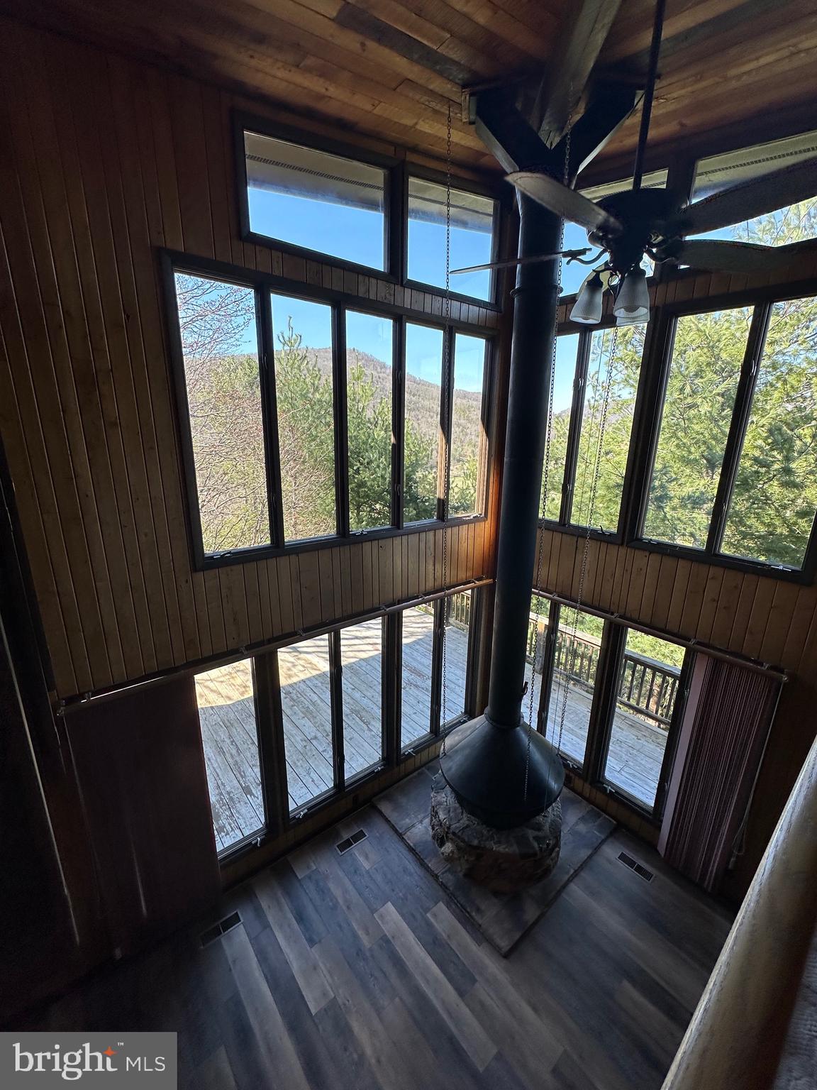 SHERWOOD FOREST/THORNY MEADOWS - Residential