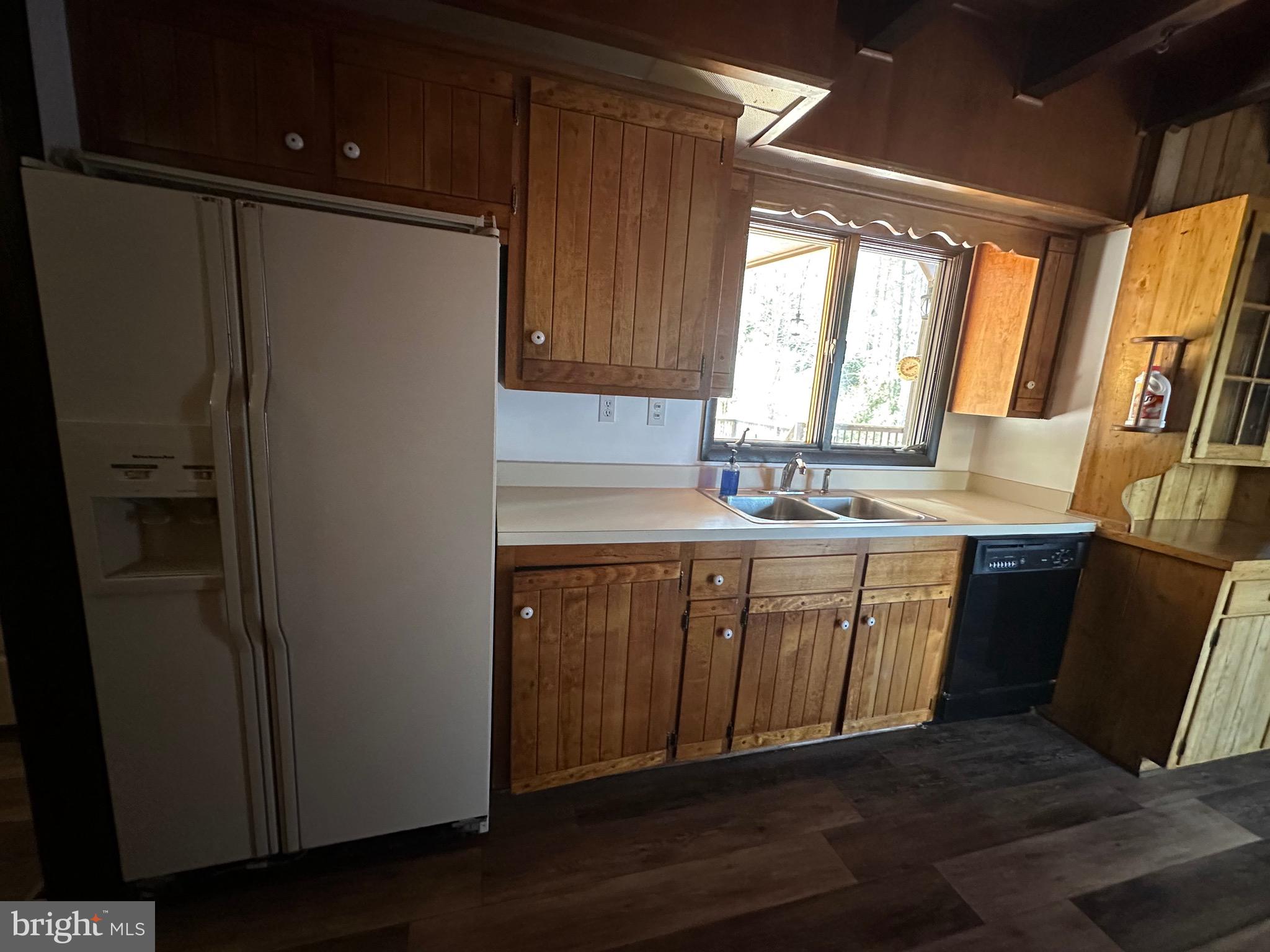 SHERWOOD FOREST/THORNY MEADOWS - Residential