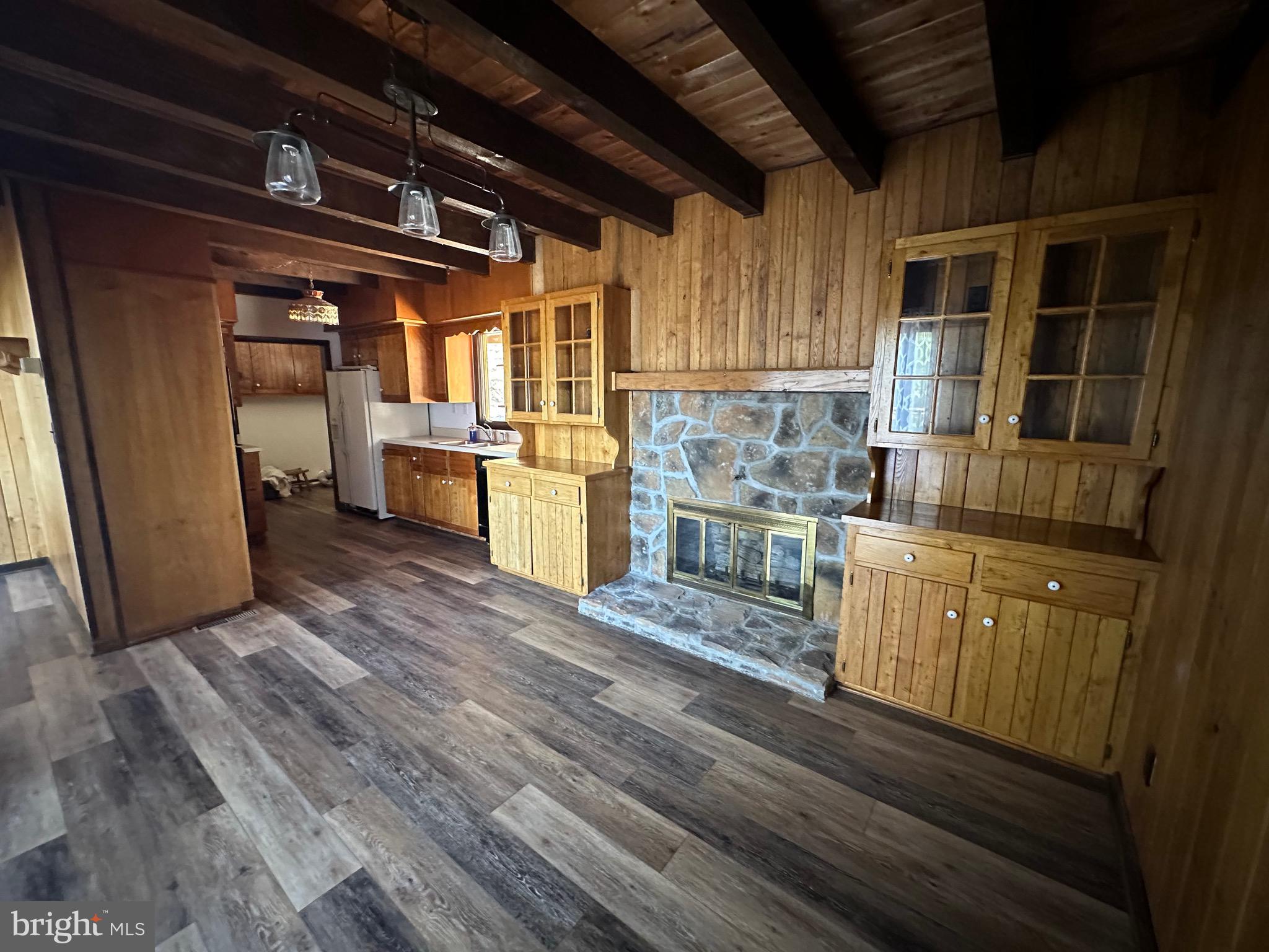 SHERWOOD FOREST/THORNY MEADOWS - Residential