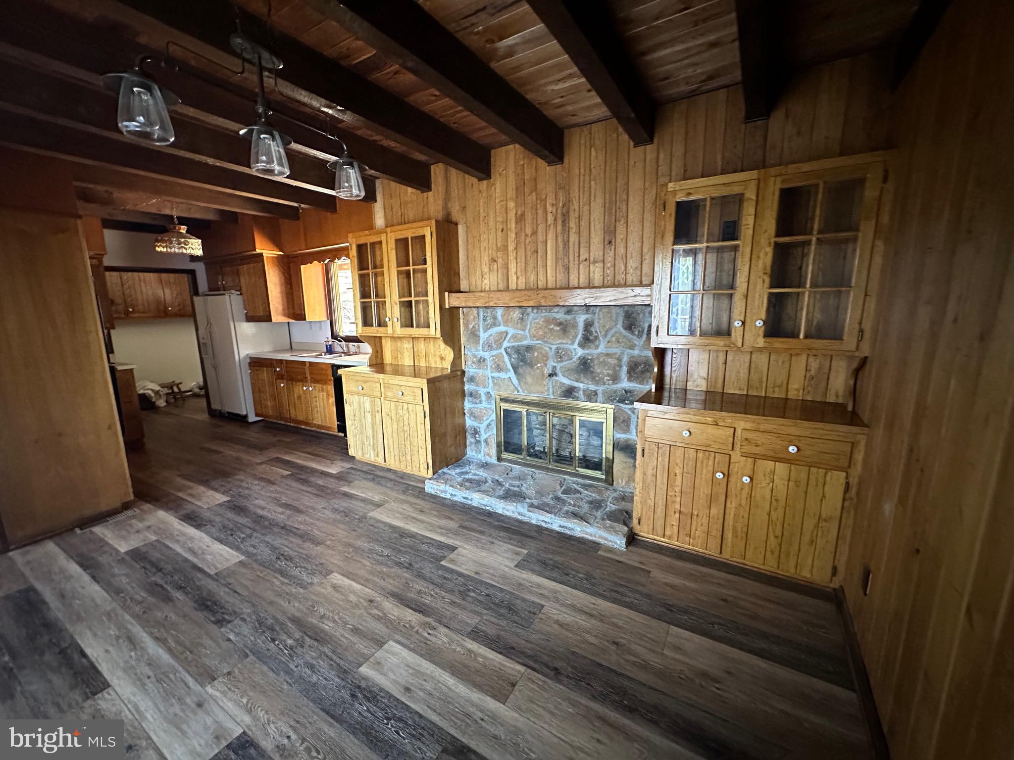 SHERWOOD FOREST/THORNY MEADOWS - Residential