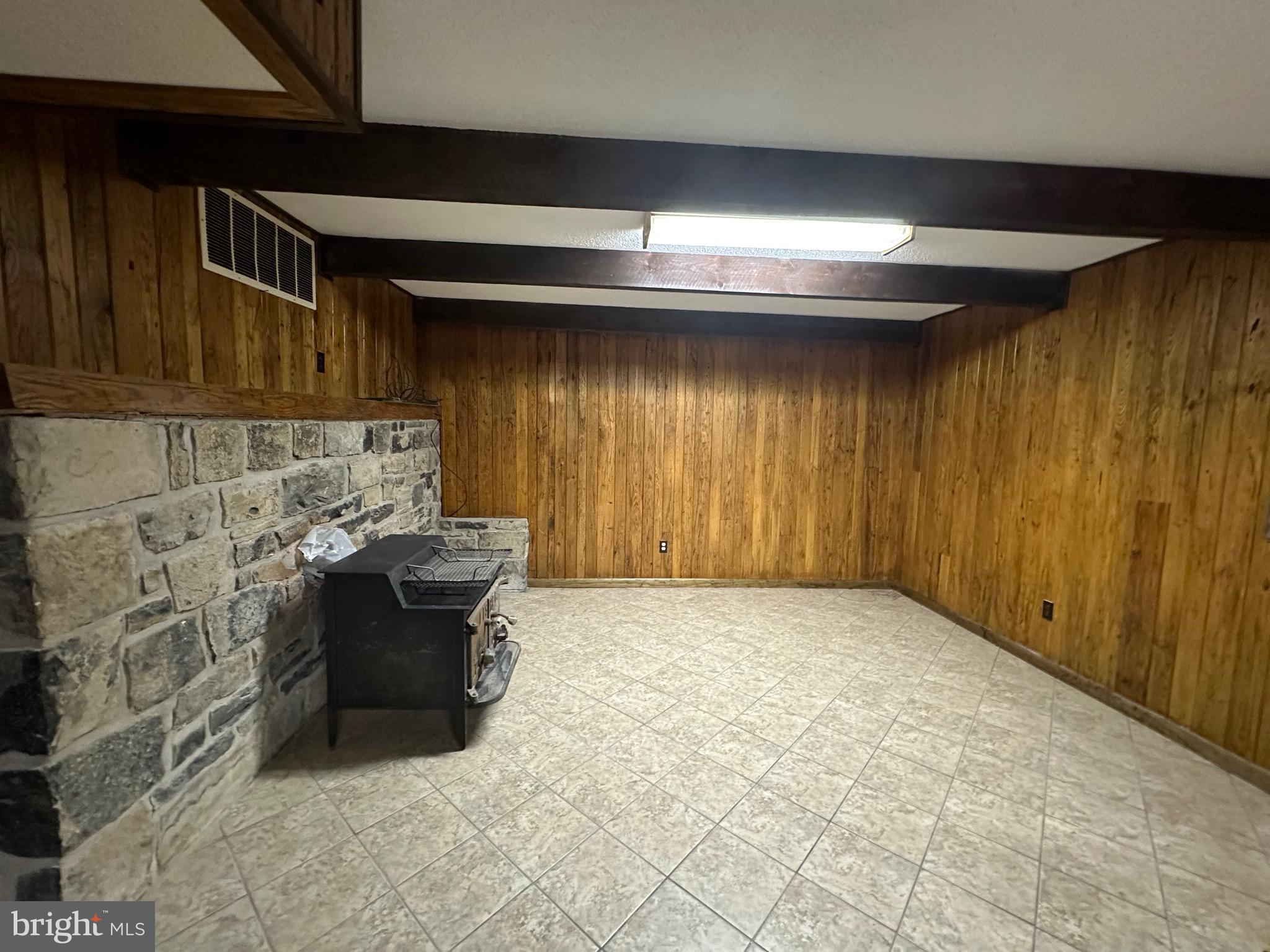 SHERWOOD FOREST/THORNY MEADOWS - Residential