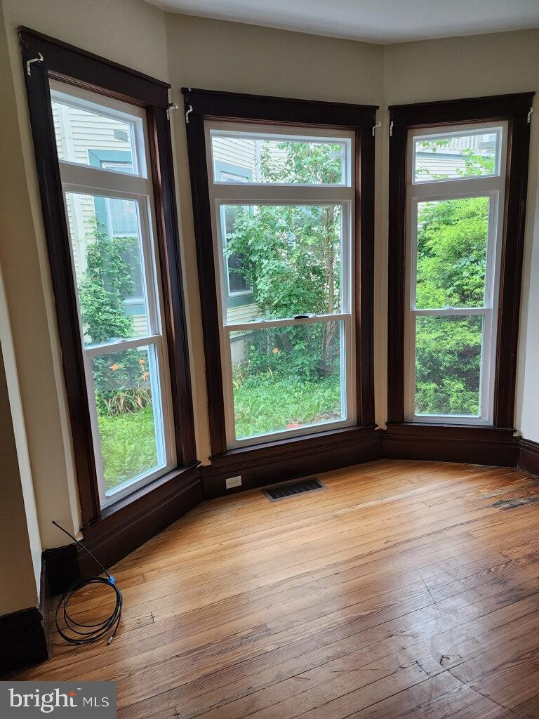 EAST END - Residential Lease