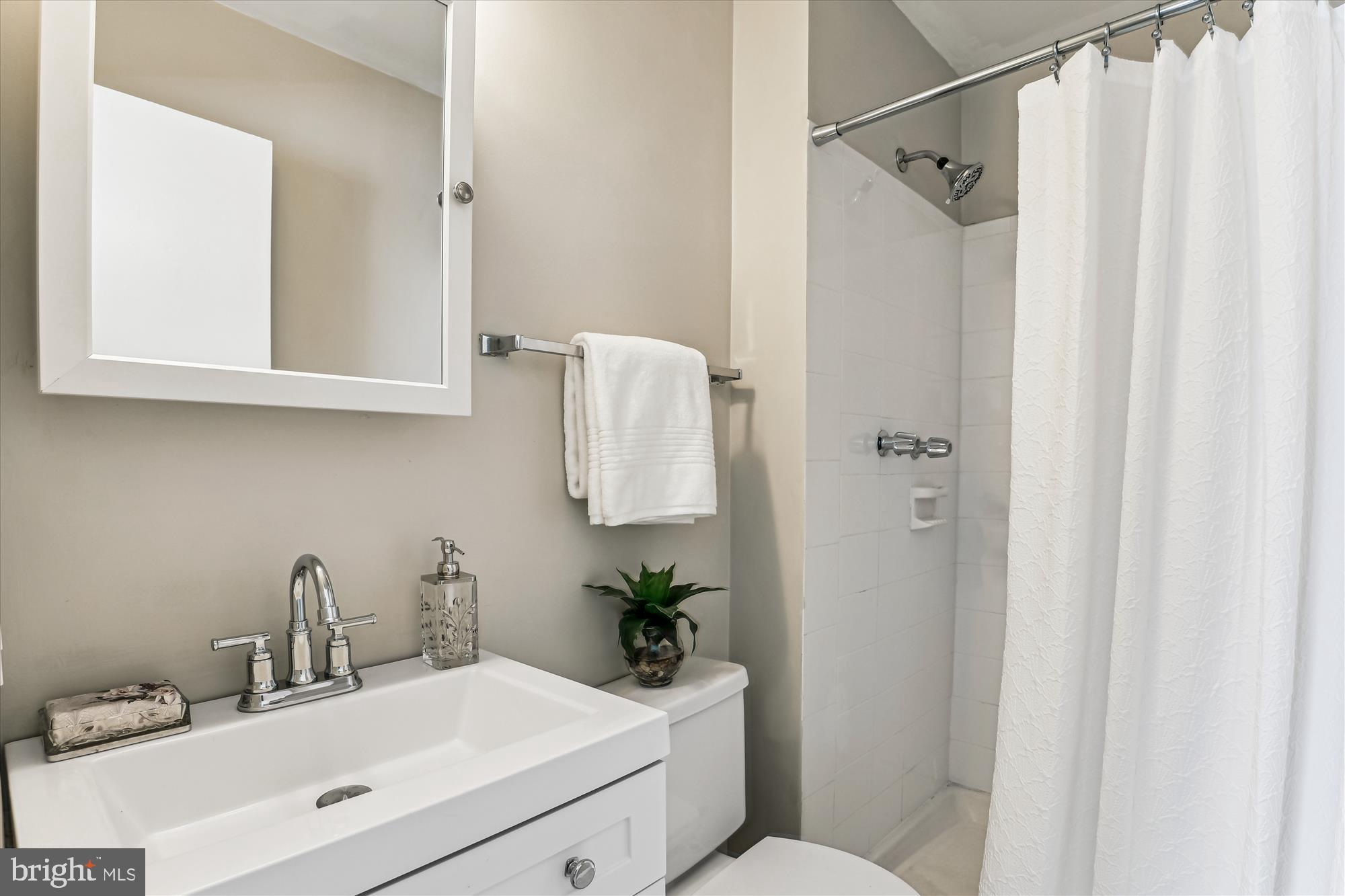 WOODMARK OF LAKE RIDGE - Residential