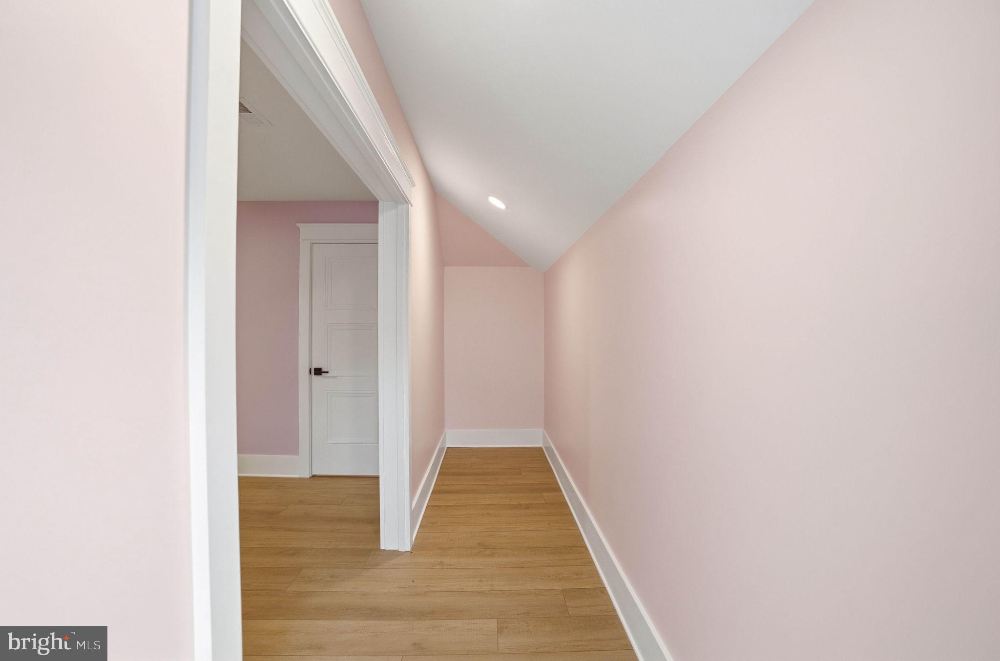 HALLMARK GLEN - Residential