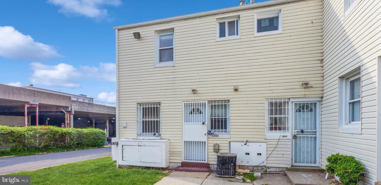 IVERSON SQUARE CONDOMINIUM - Residential Lease