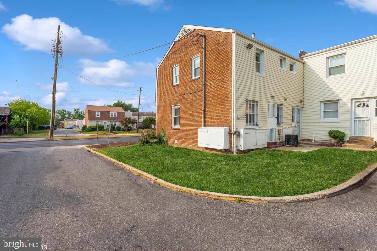 IVERSON SQUARE CONDOMINIUM - Residential Lease