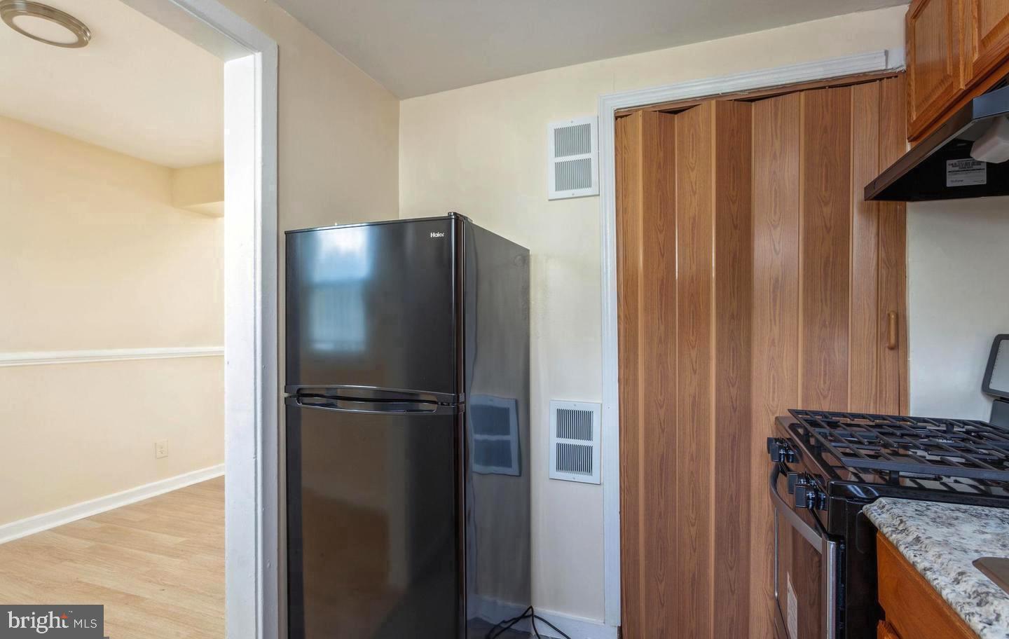 IVERSON SQUARE CONDOMINIUM - Residential Lease