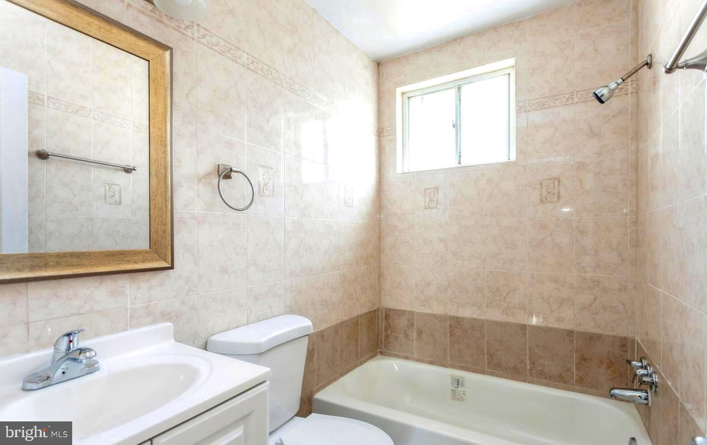 IVERSON SQUARE CONDOMINIUM - Residential Lease