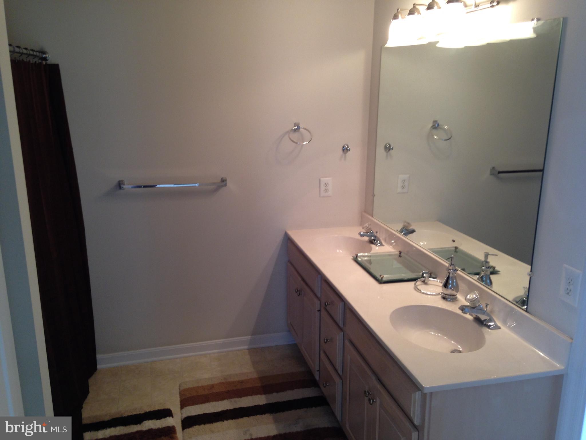 ALBIN VILLAGE - Residential Lease