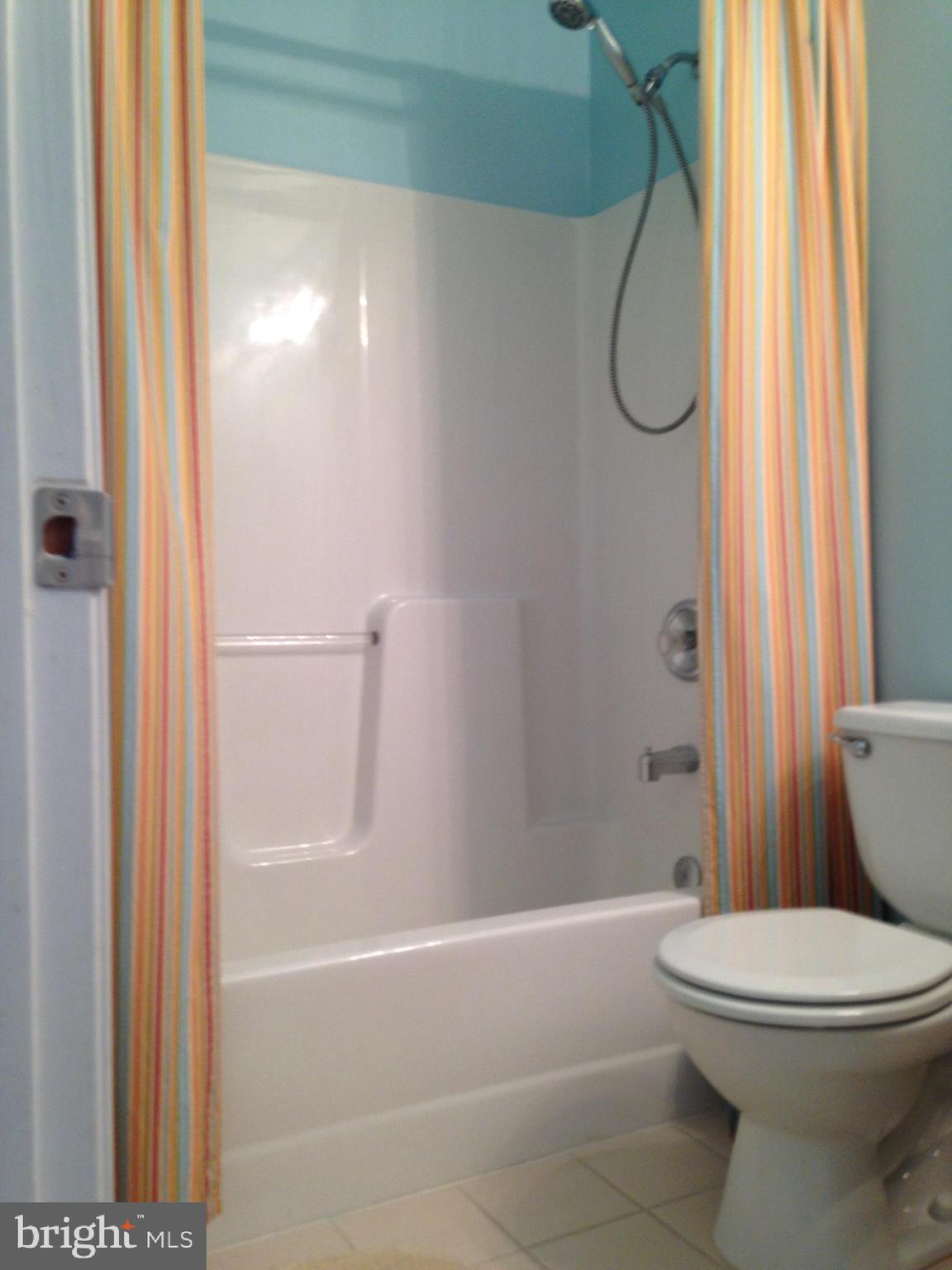 ALBIN VILLAGE - Residential Lease