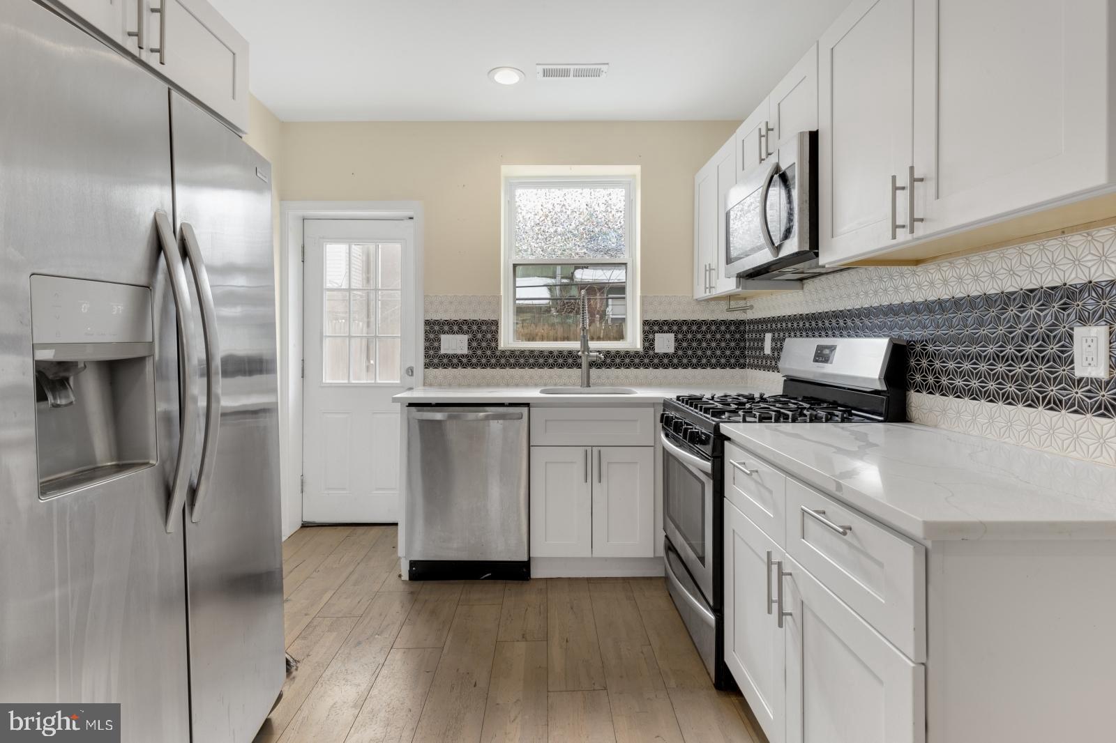 POINT BREEZE - Residential Lease