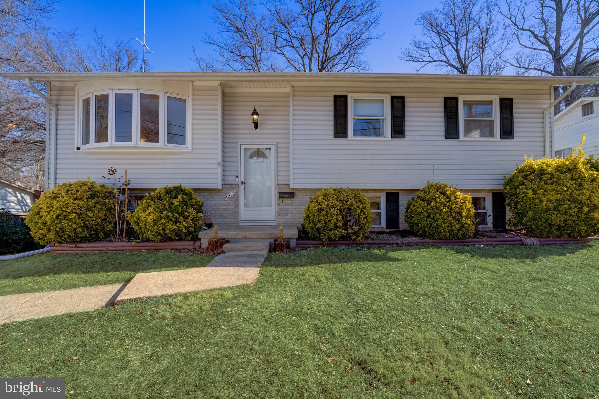 Come see this 4 bed/2.5 bath newly painted split foyer home with a spacious fenced back yard (6 ft privacy fence), deck and a finished basement. Hardwood floors throughout the main level. Three bedrooms on the upper level which includes the owner's suite with an attached bath and two additional bedrooms sharing the full hall bath with double sinks. Also included are the family room with a large bay window with lots of sunlight. Dining room is attached to kitchen that leads out to back deck with stairs to the yard. From the foyer, take the stairs down to the fourth bedroom. Also located on the lower level is a rec room, half bath and a storage/work area with a walkup exit to the backyard. Home is being sold As-Is but the seller has taken great care of the home over the last 32 years. Roof is 8 years old.
Home is conveniently located near 495, Rt 50 and other major commuting roads. Close to Goddard, Doctors Community Hospital, public transportation, restaurants and shopping!