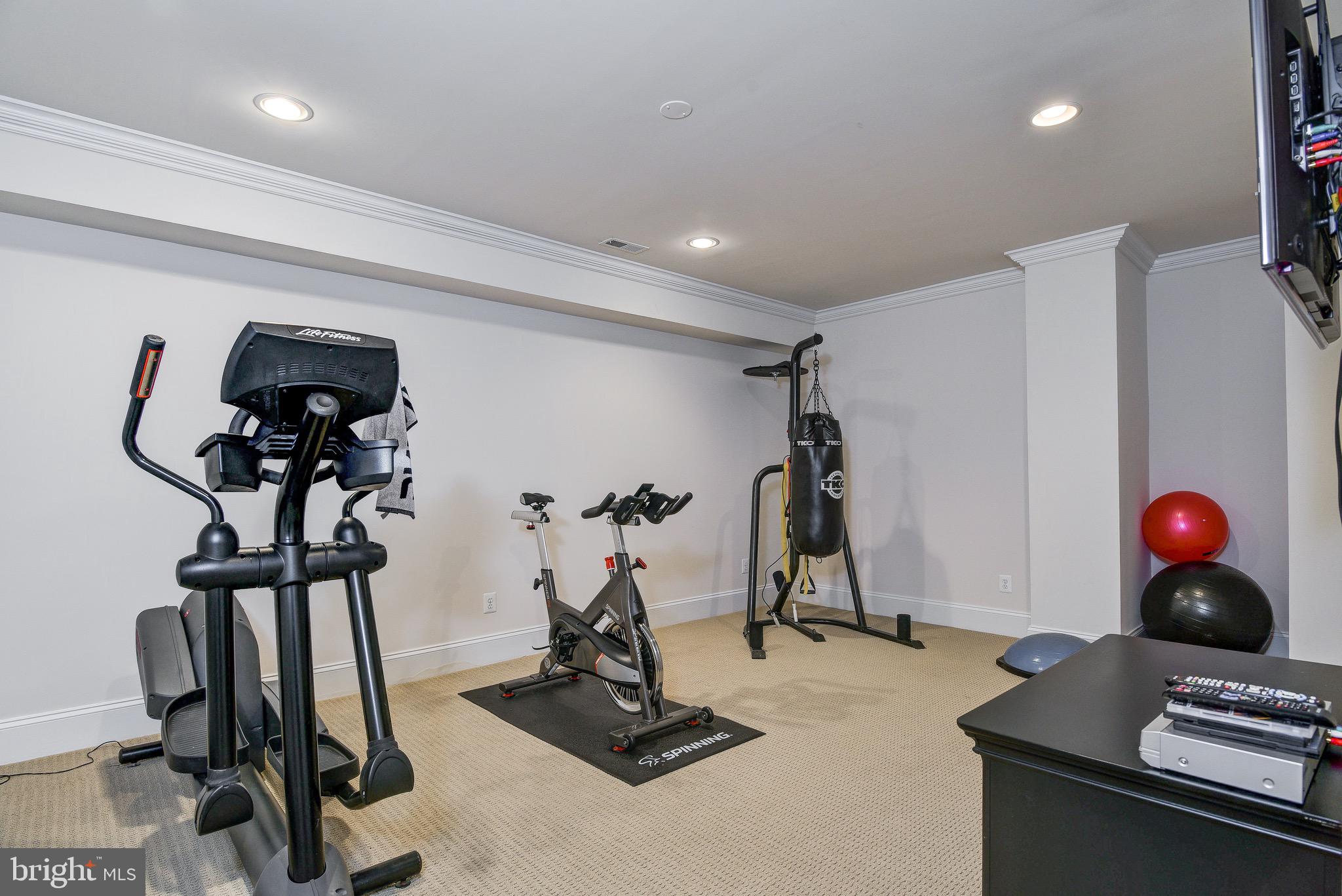 POTOMAC OUTSIDE - Residential