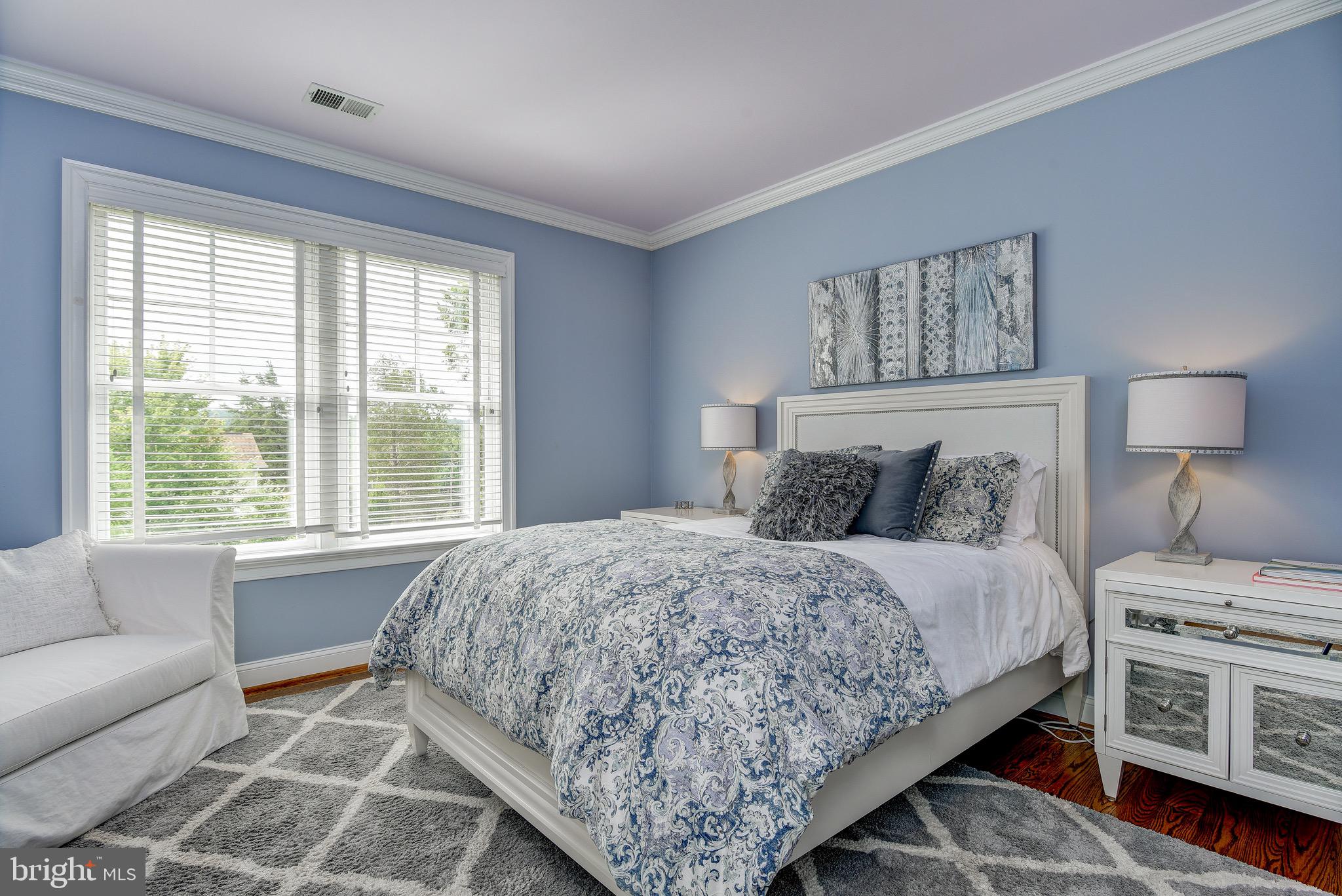 POTOMAC OUTSIDE - Residential