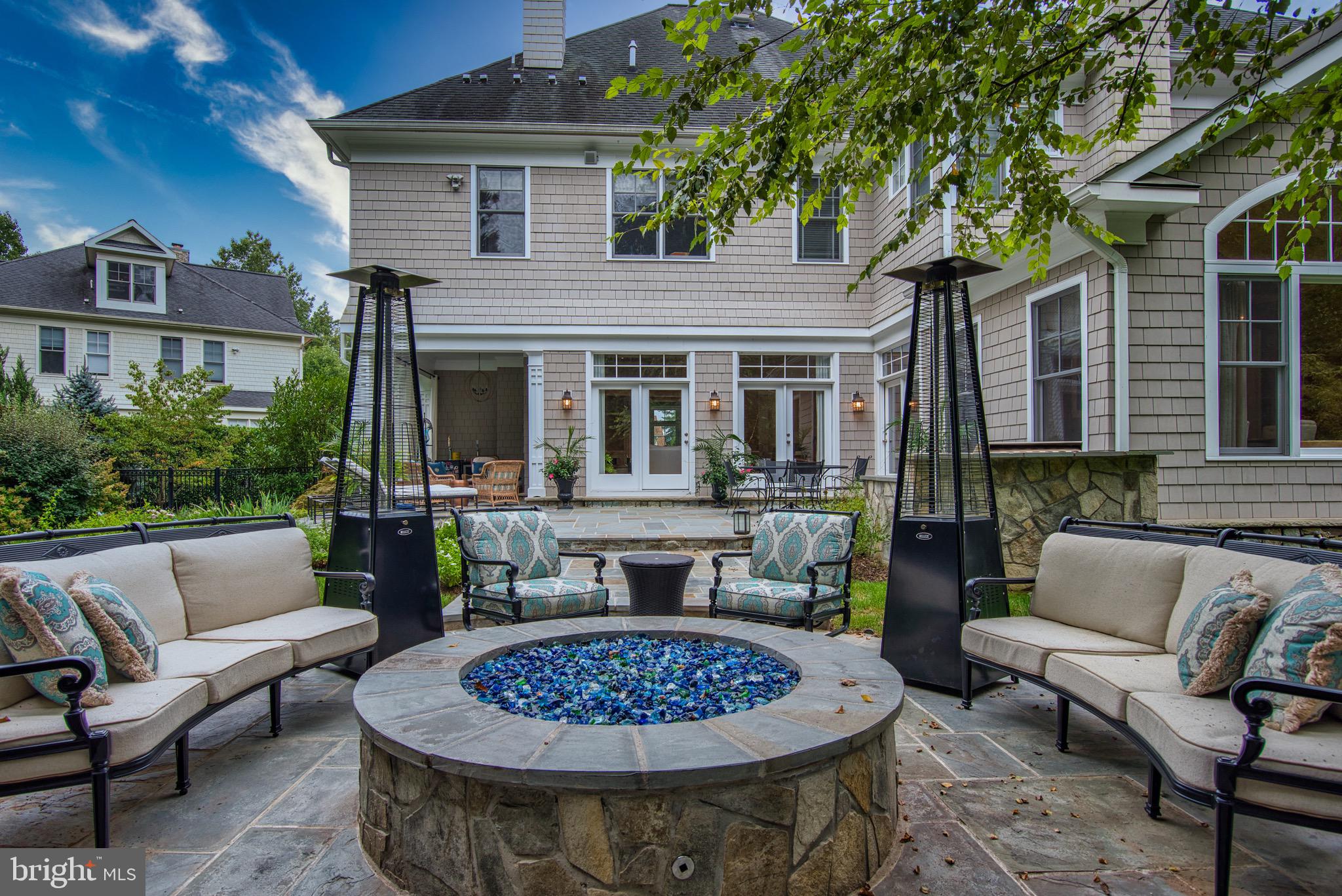 POTOMAC OUTSIDE - Residential