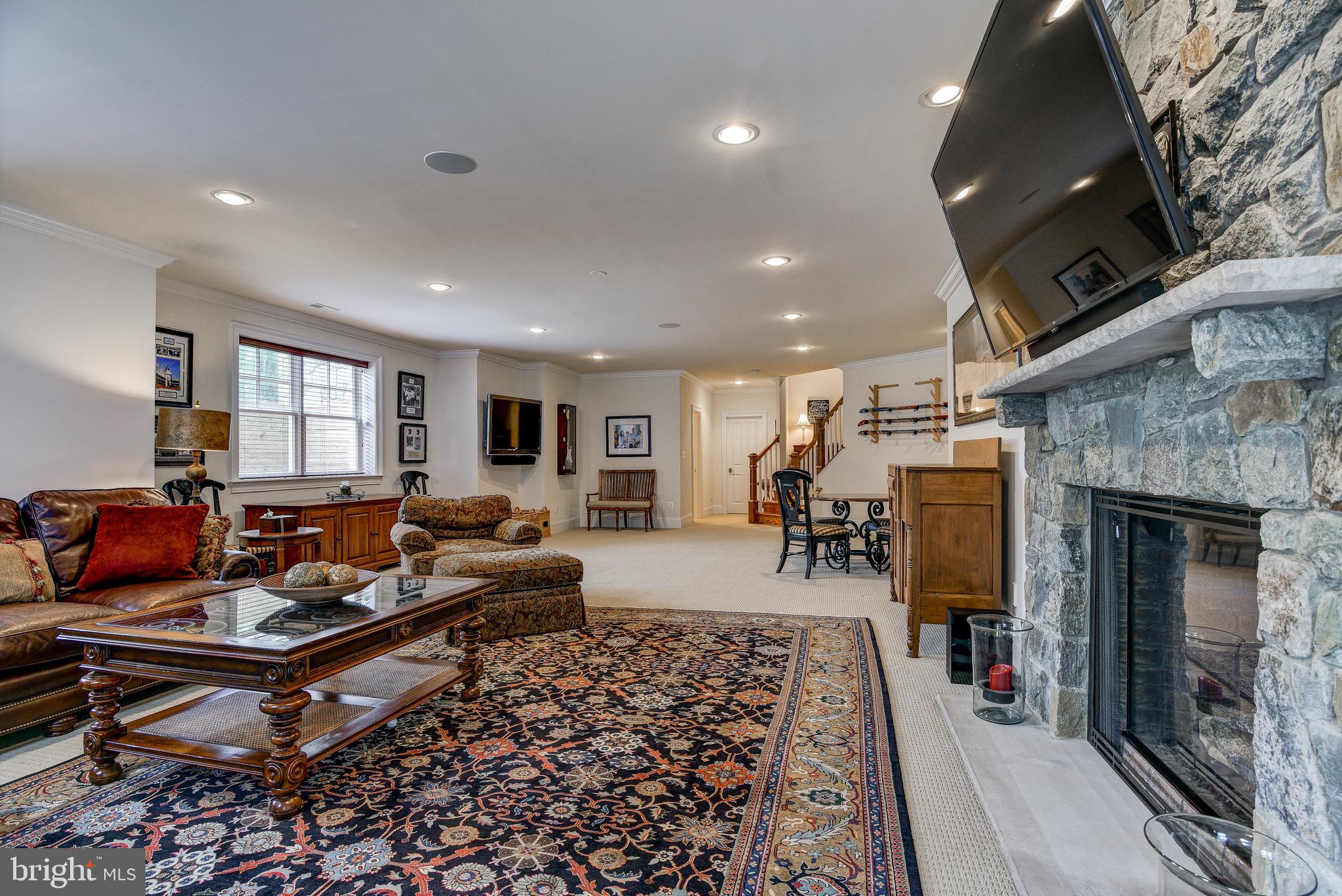 POTOMAC OUTSIDE - Residential