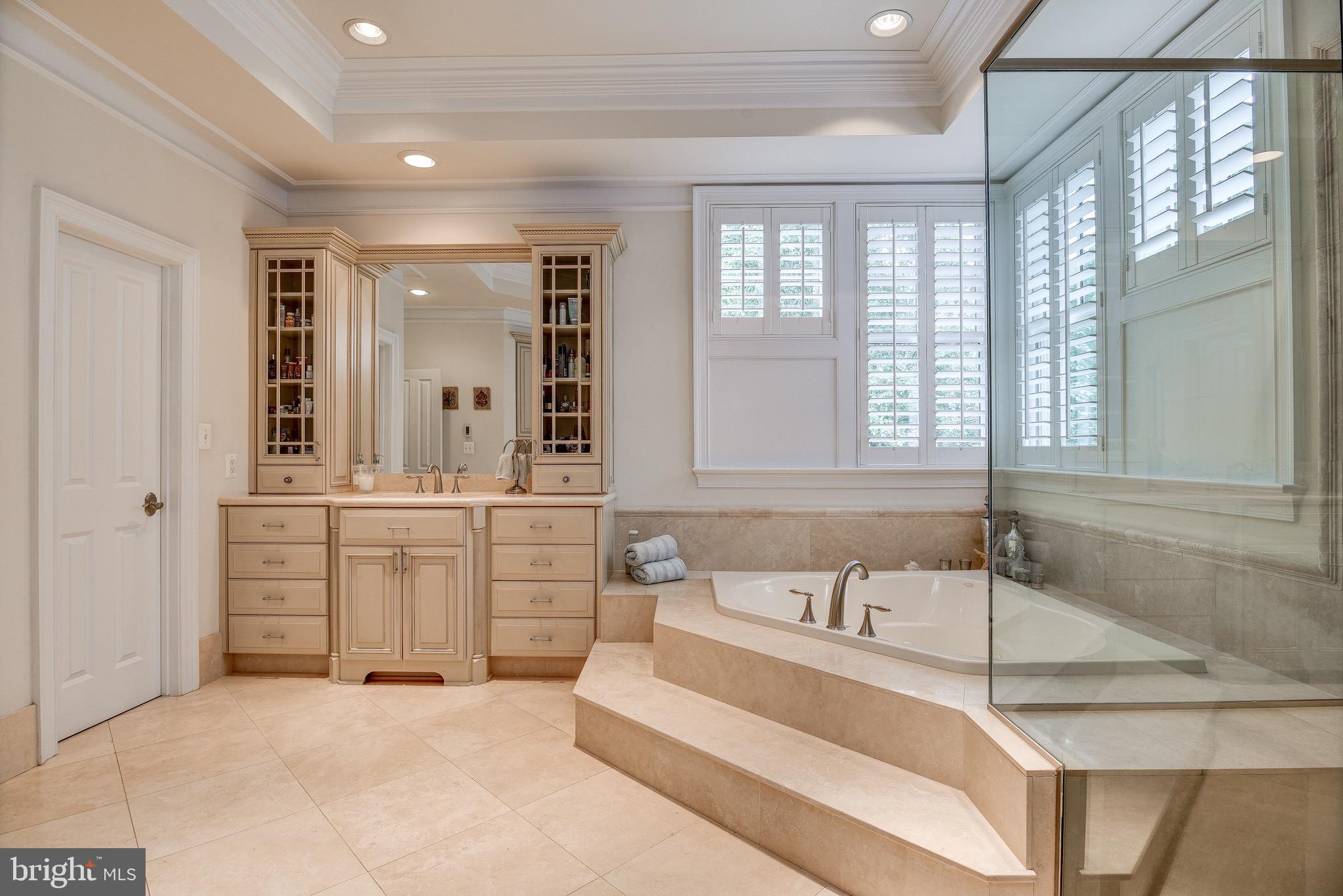 POTOMAC OUTSIDE - Residential