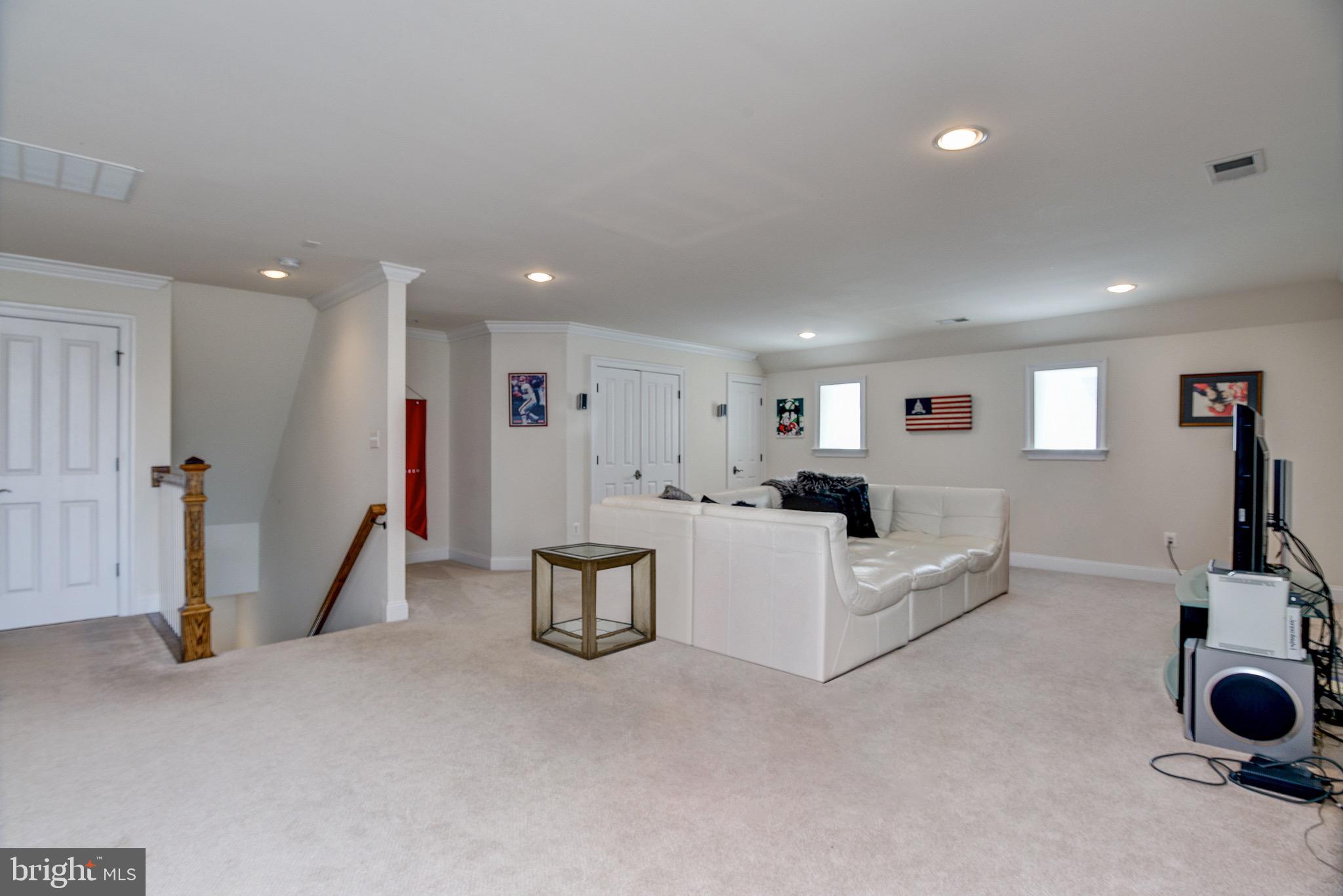 POTOMAC OUTSIDE - Residential