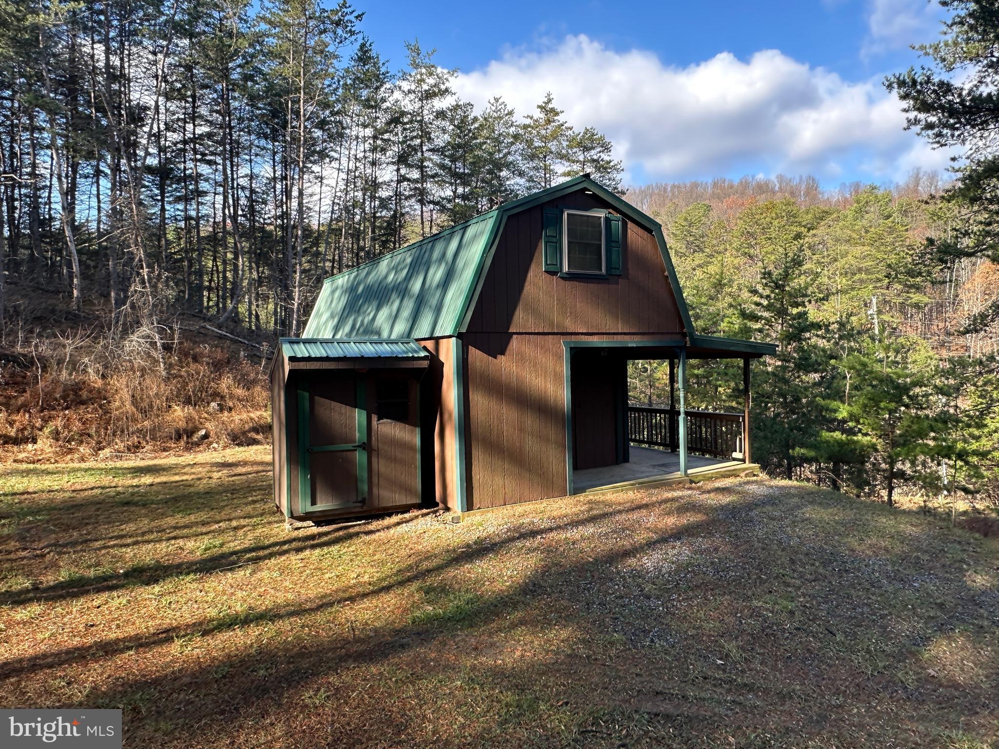 BLUFFS ON THE POTOMAC - Land