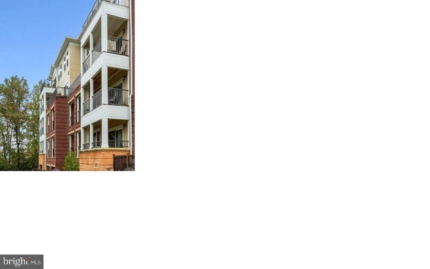 Well maintained  luxury first floor condo 1BR/1Bath condo,  underground garage parking. 
Elevator, close to Vienna Metro..
Washer dryer in unit. Secure building with restricted access. Great amenities, very close to shopping and groceries. No PETS please.