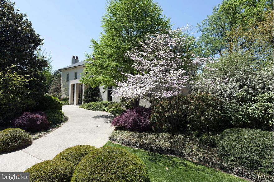 Spectacular 10,000SF 1995 residence on 1.56 acres. Superb and thoughtful construction w/11'+ ceilings, elevator to all levels and wonderful indoor/outdoor relationship; fabulous flow for entertaining and dining room baronial in size. Circular drive + gated parking; 2BR guest house; Beautiful pool, terraces, extraordinary gardens and secret paths.