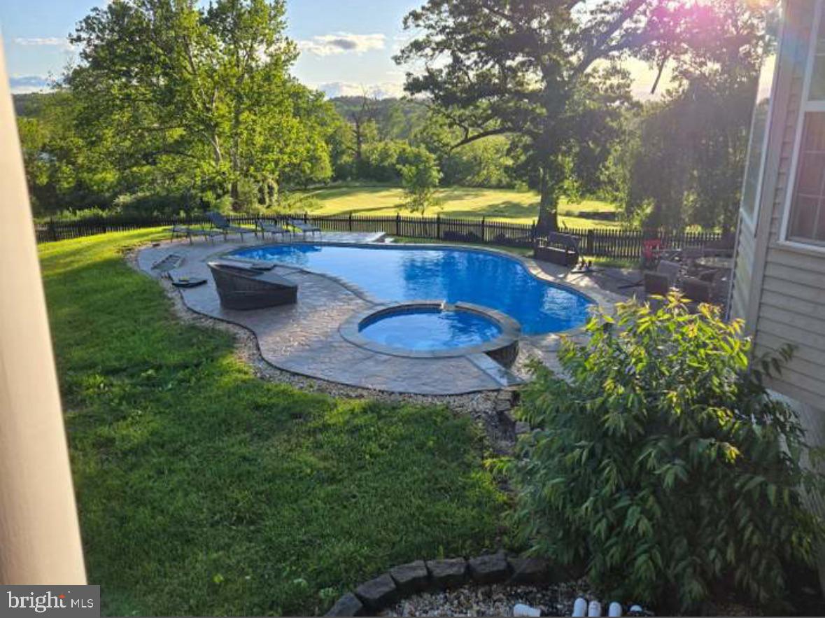 HEDGEBROOK HILLS - Residential