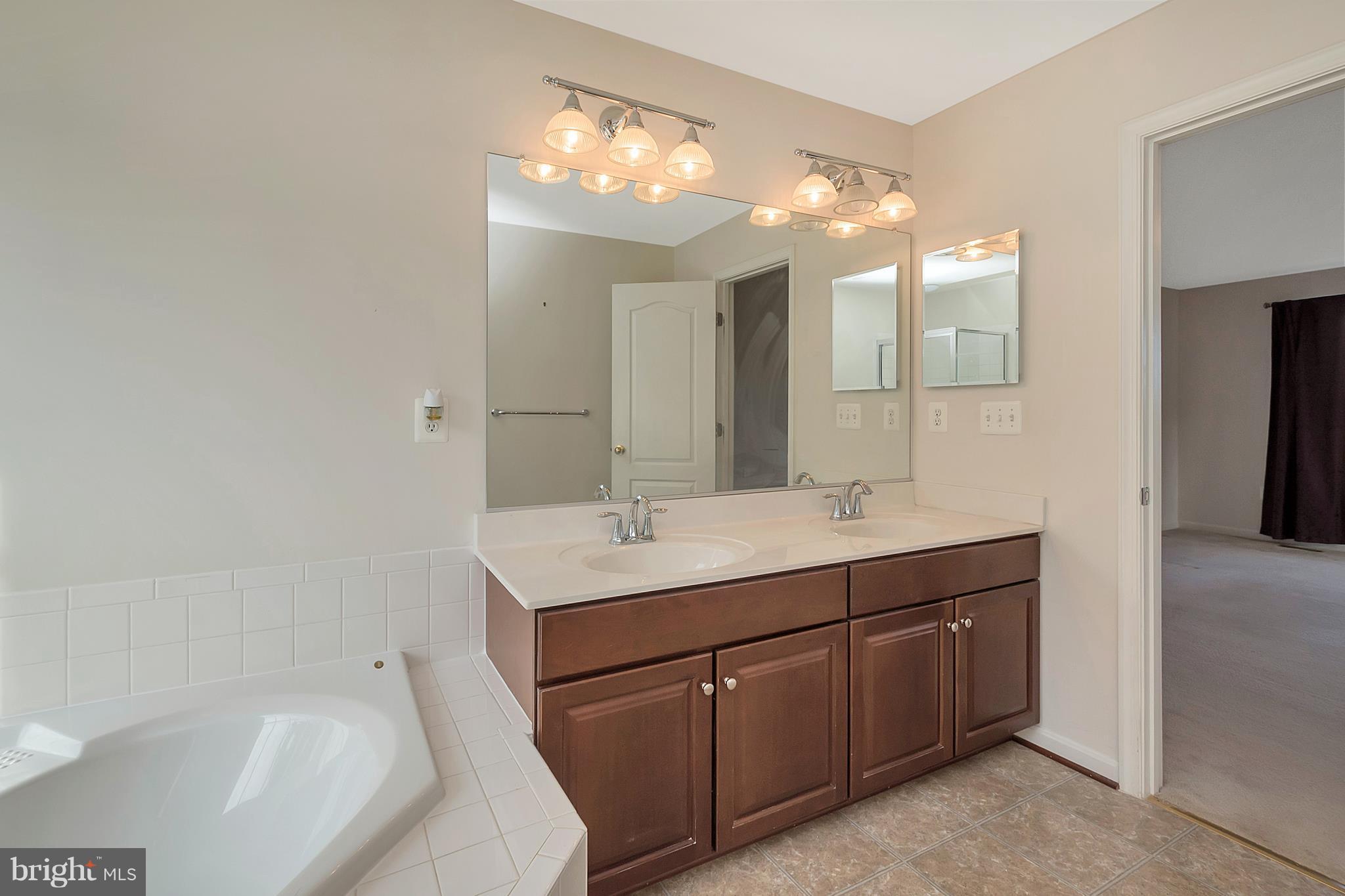 HOMEPLACE ON PELHAMS REACH - Residential