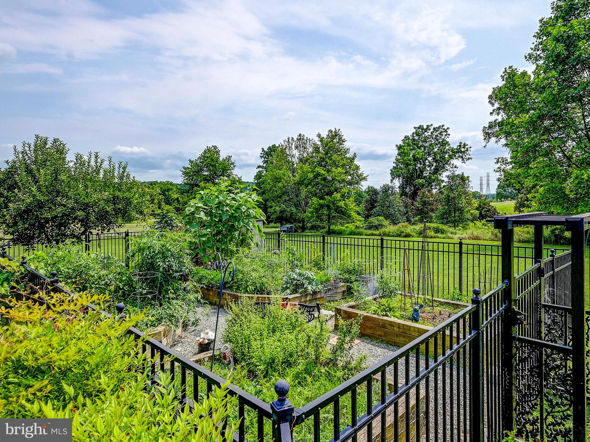 CLOVERLAND FARMS - Residential