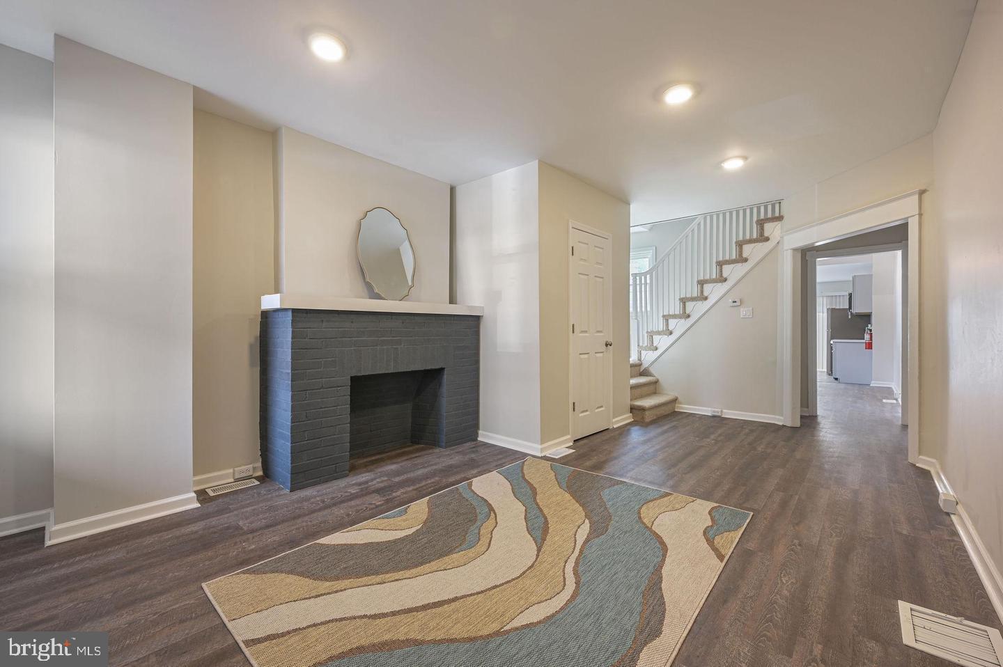 424 S VAN BUREN STREET