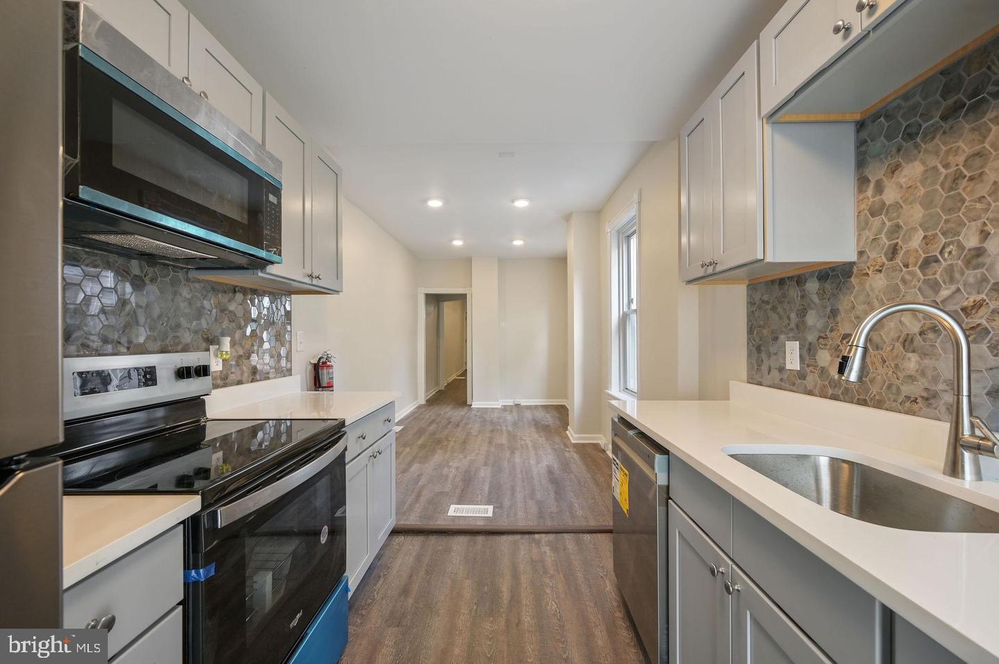 424 S VAN BUREN STREET