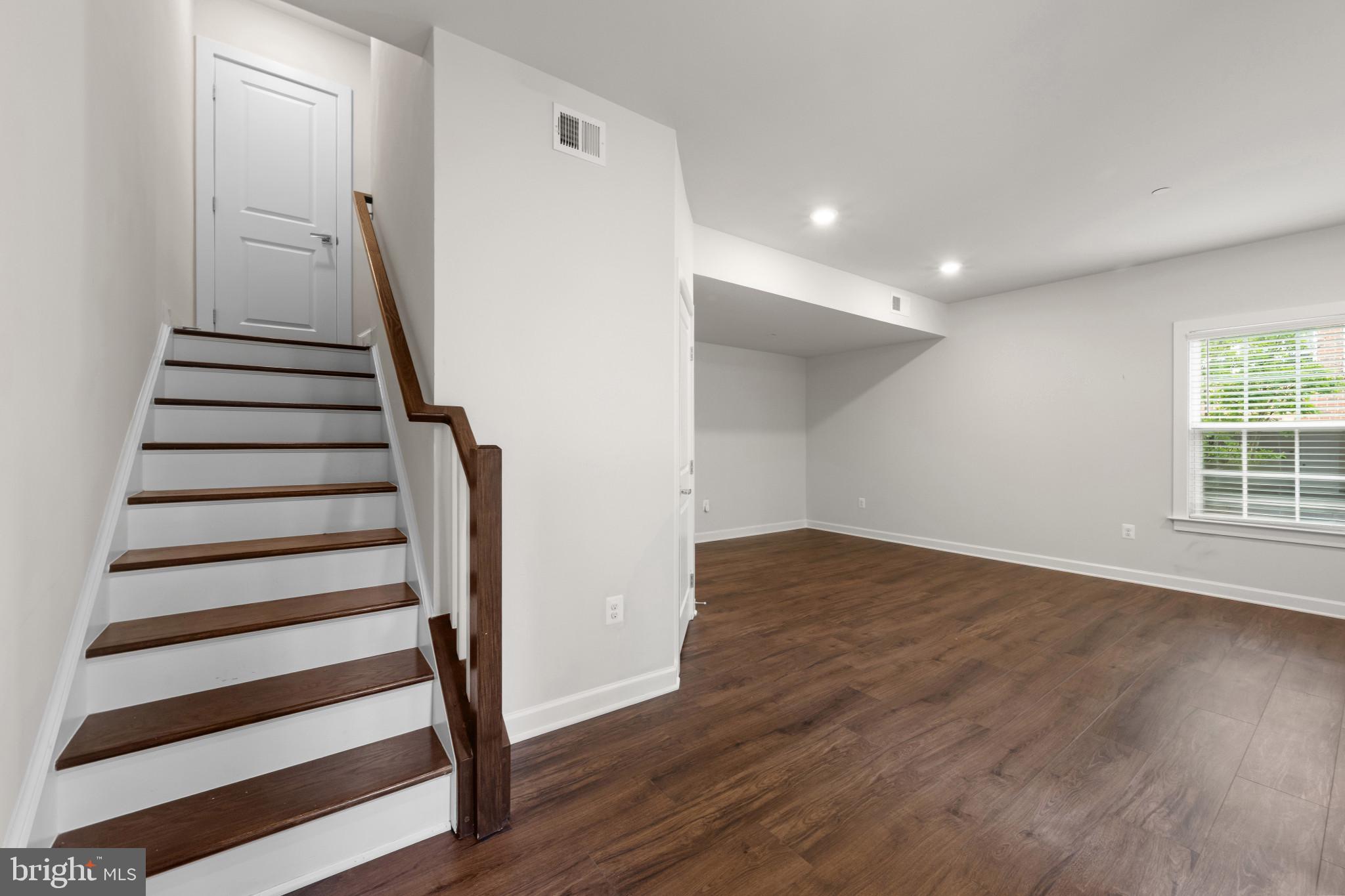 6010 HIDDEN MEADOW