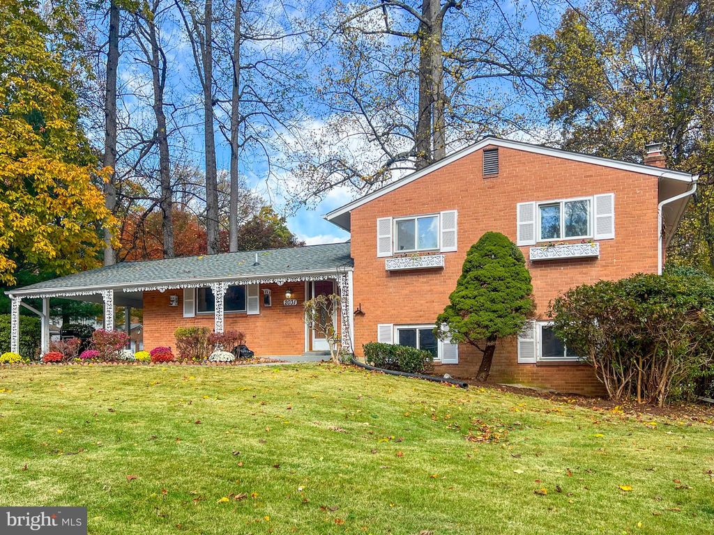 Photo of 2031 Henderson Avenue, SILVER SPRING, MD 20902 (MLS # MDMC2205464)