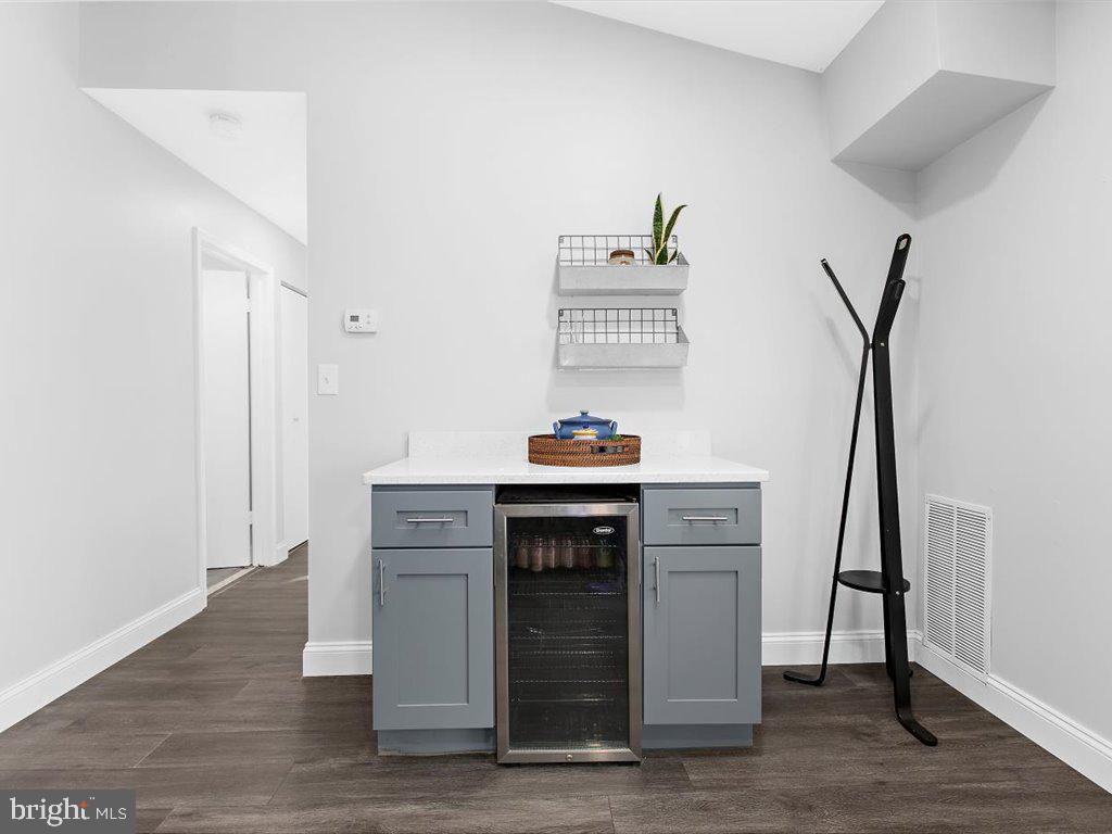 CROMWELL FOUNTAIN - Residential