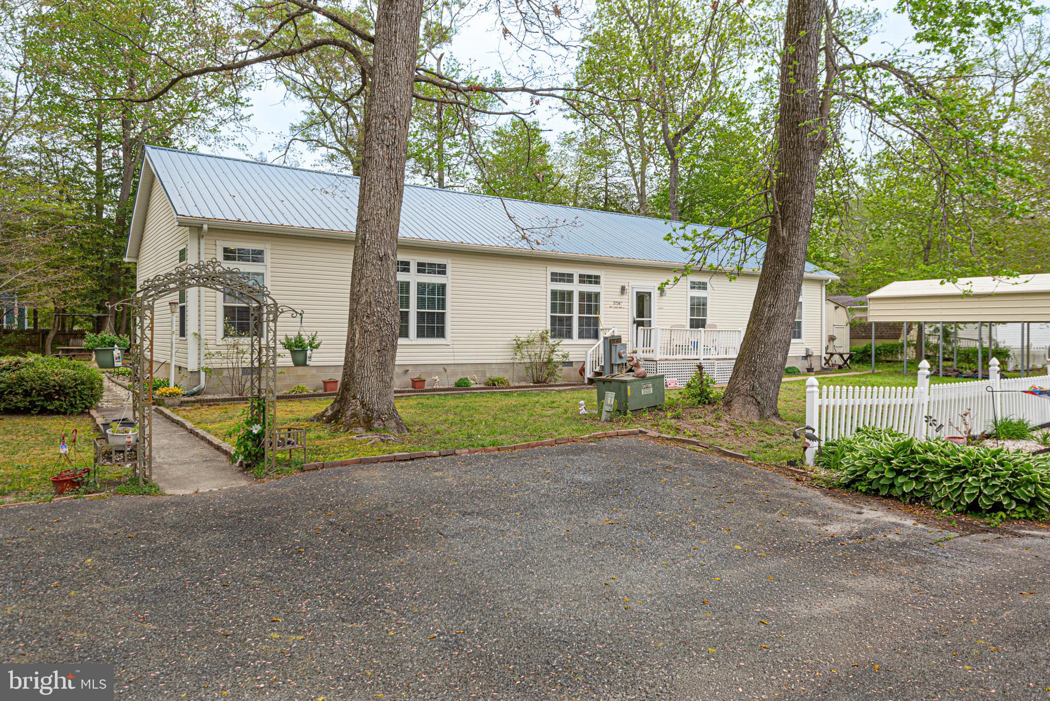 37247 W WHITE TAIL DRIVE