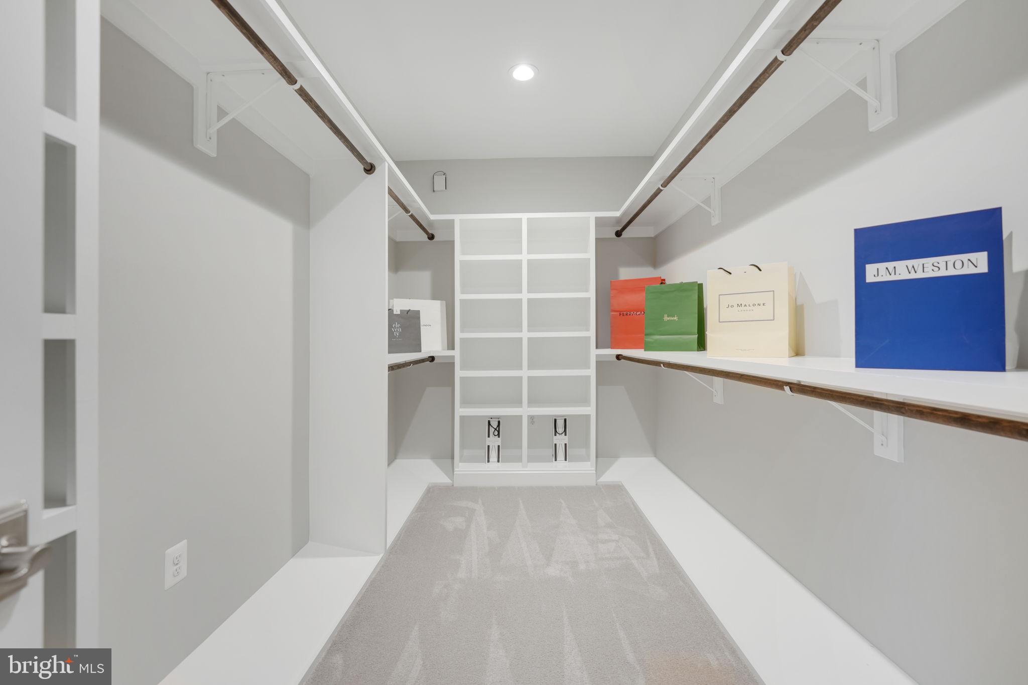 BERKSHIRE OAKWOOD - Residential