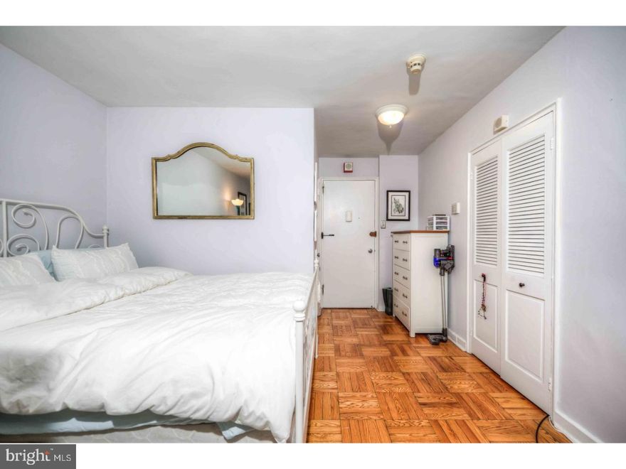 Charming and updated studio w/ a walk-in closet & full bathroom just steps from the Art Museum. Full sized kitchen w/ an island to enjoy breakfast for two, unit includes washer/dryer, newer built-in heating and cooling system, plenty of room for a queen or king-sized bed and a full couch in the bright and airy living room. All this and walk to Center City, Fairmount Park, Art Museum, Boathouse Row, Fairmount restaurants and the new Whole Foods! Building amenities include a Gym, 24-hour doorman and shuttle bus that runs into Center City. Truly a special unit that's move-right in!
