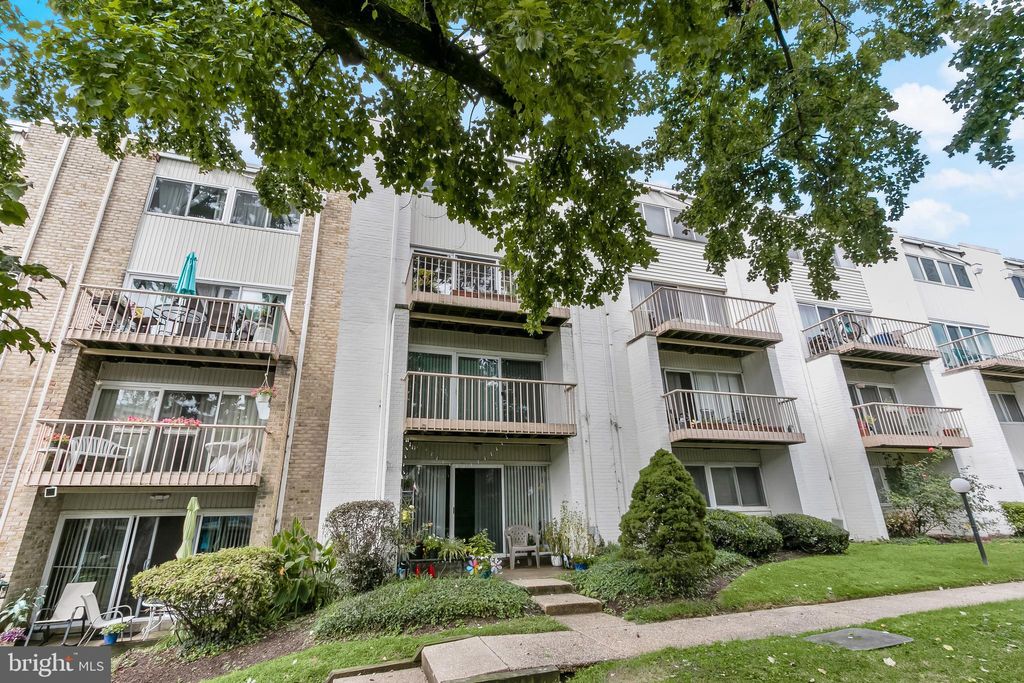 Photo of 3211 University Boulevard W #3211EYE-11, KENSINGTON, MD 20895 (MLS # MDMC2201814)