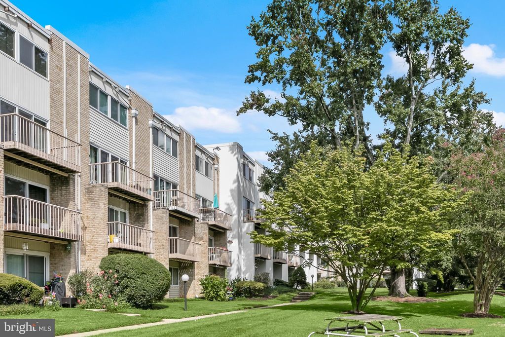Photo of 3211 University Boulevard W #3211EYE-11, KENSINGTON, MD 20895 (MLS # MDMC2201814)