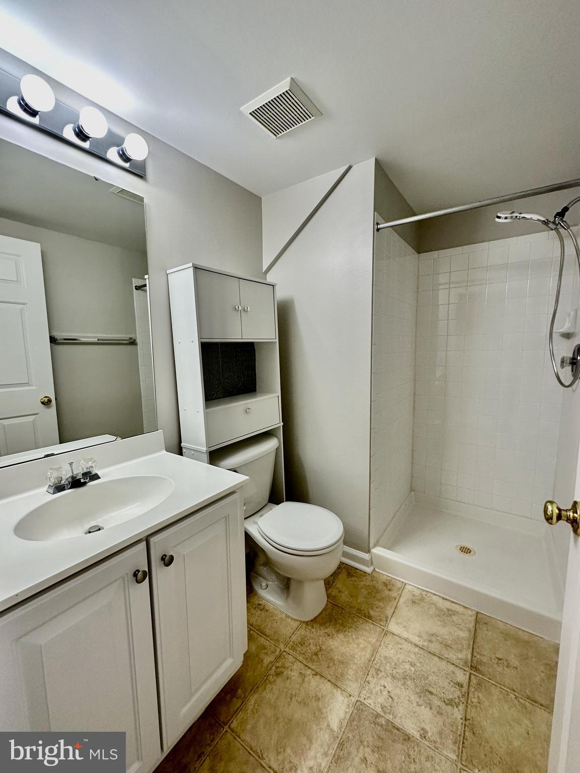 ASHBURN VILLAGE - Residential Lease