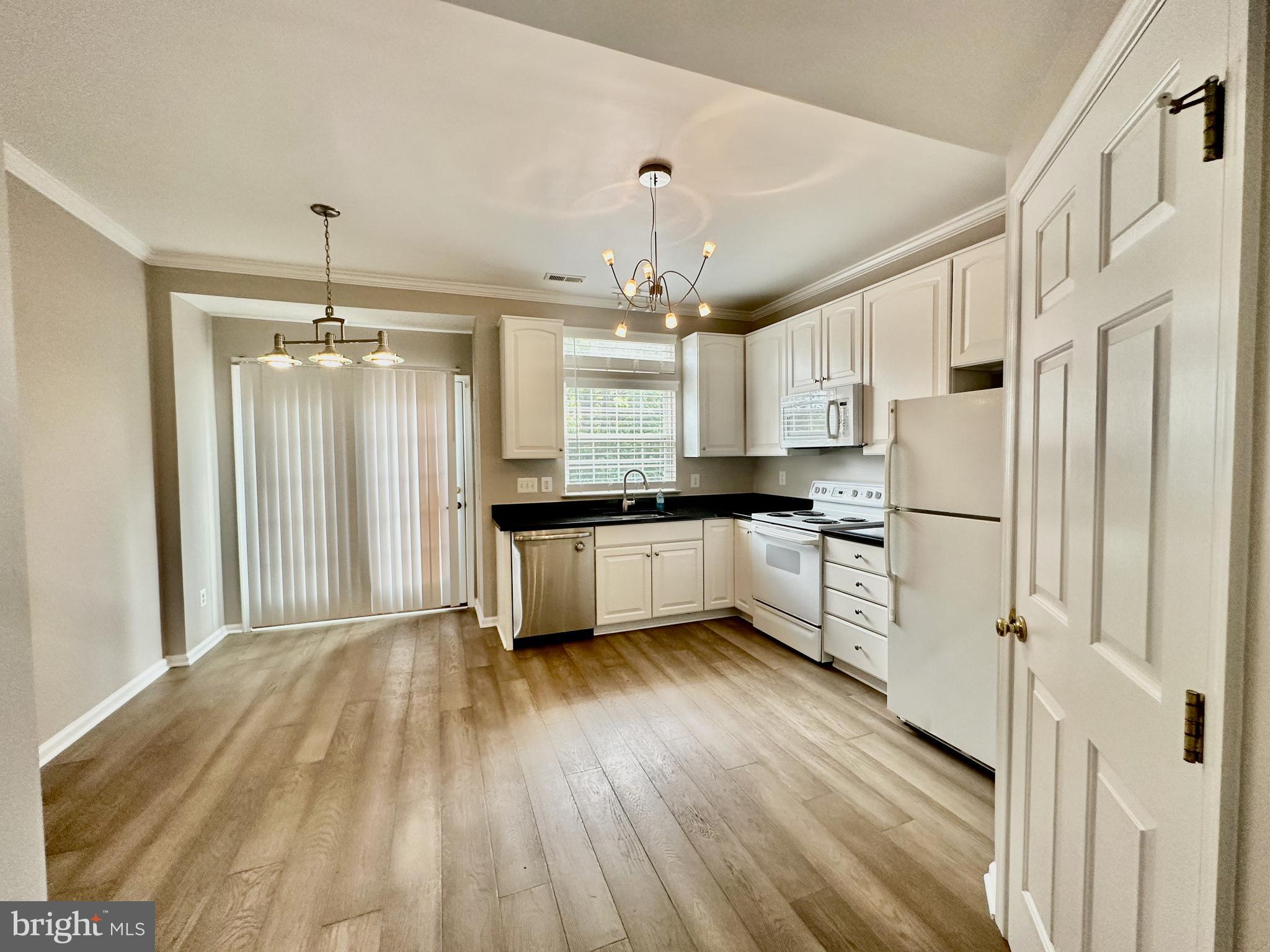 ASHBURN VILLAGE - Residential Lease